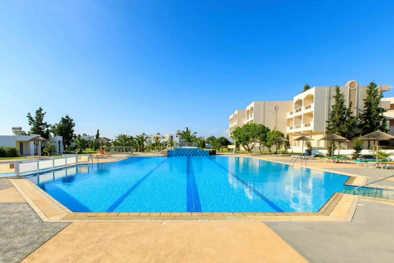 Отель Sovereign Beach