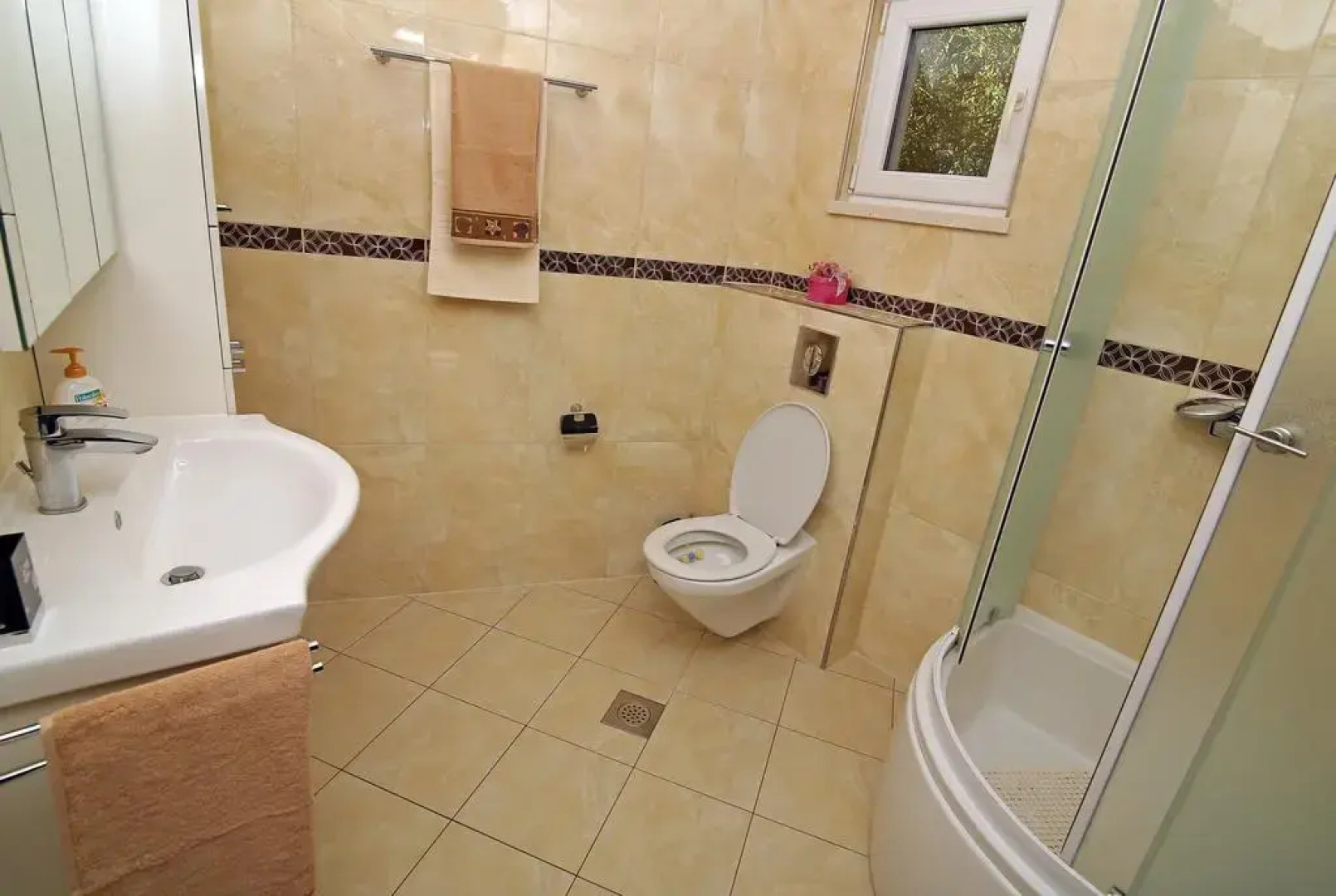 Apartment River Rose