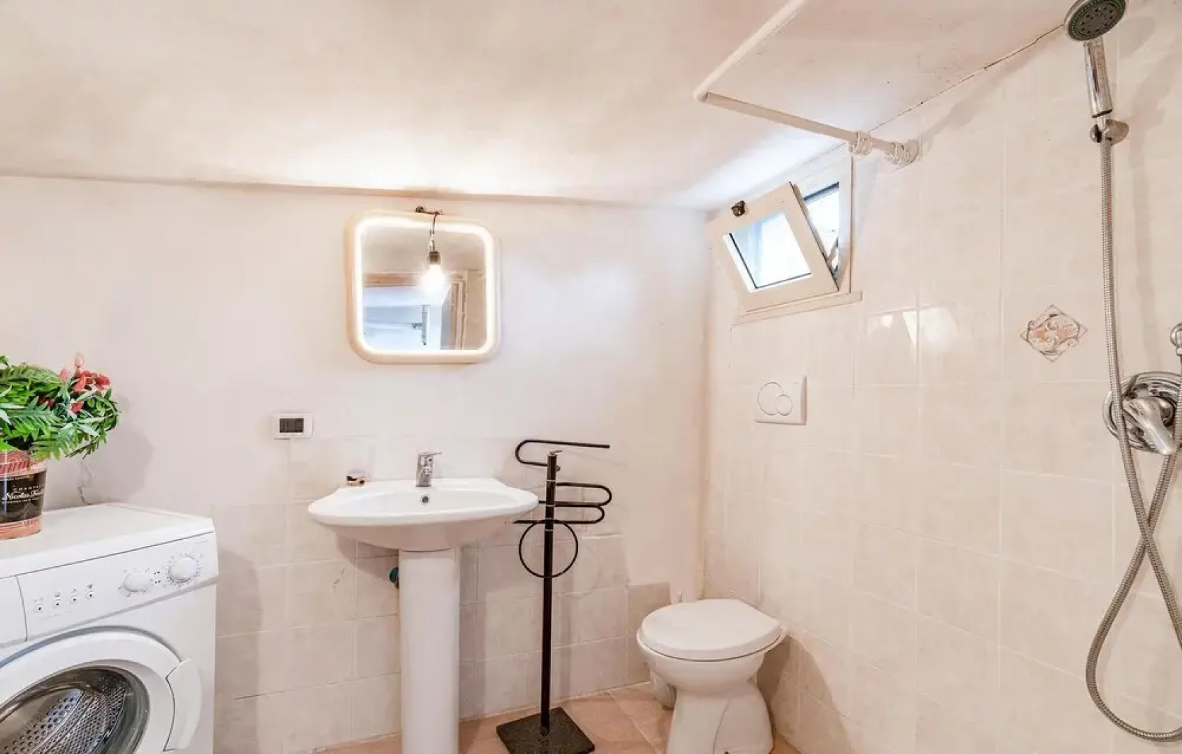 Nice Home in Martinsicuro With 4 Bedrooms and Wifi