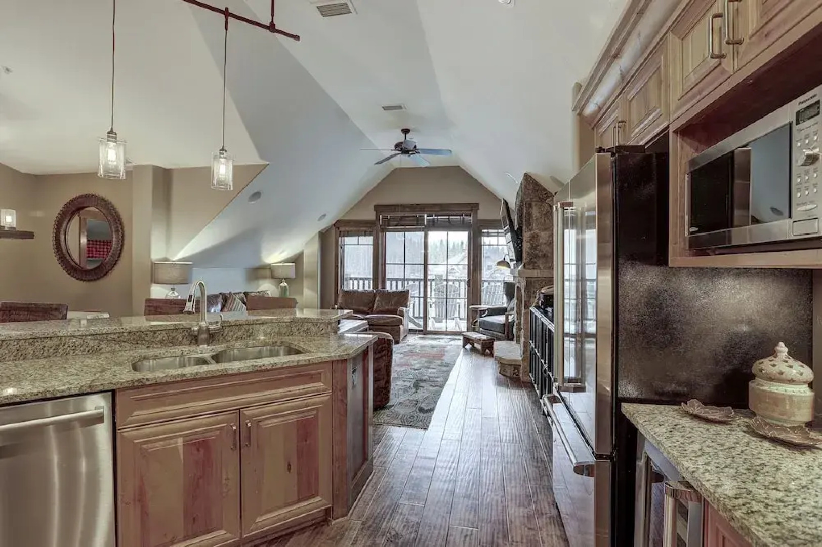 4 Bdrm/4 Bath on Peak 7- Luxury & Modern Condo