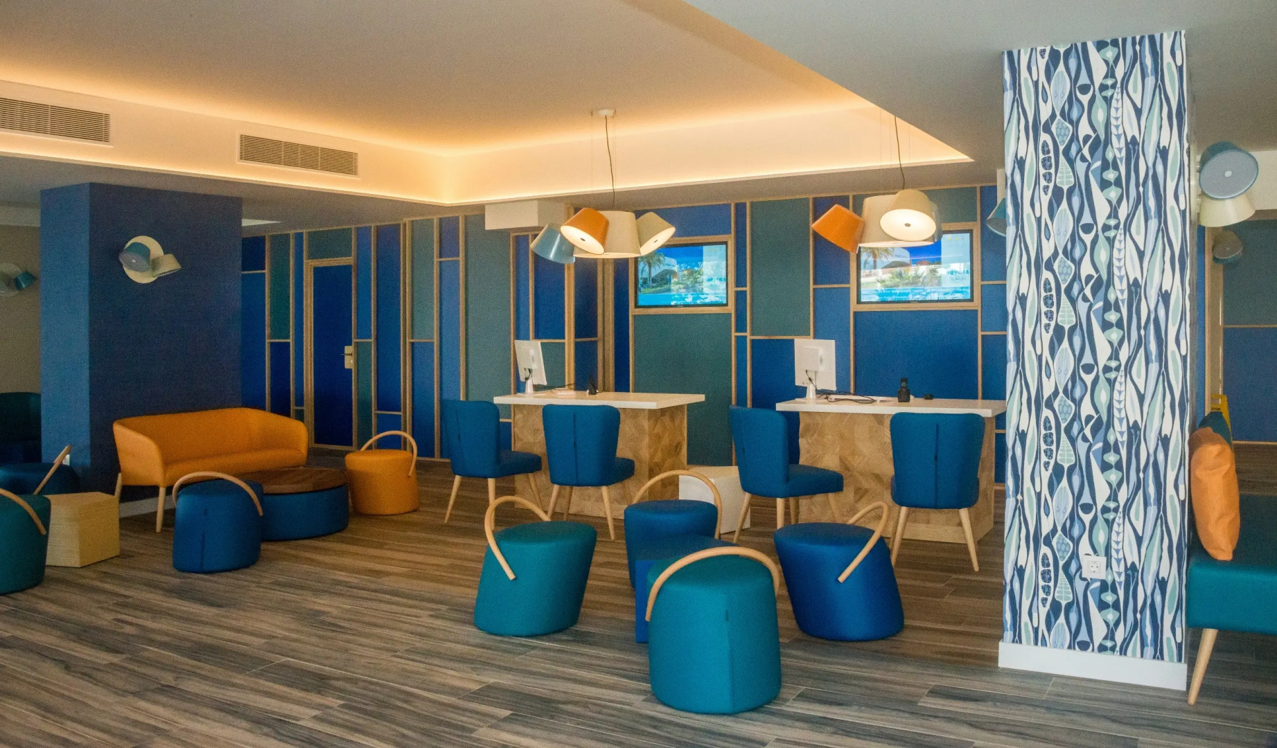 Отель HOVIMA La Pinta Beachfront Family