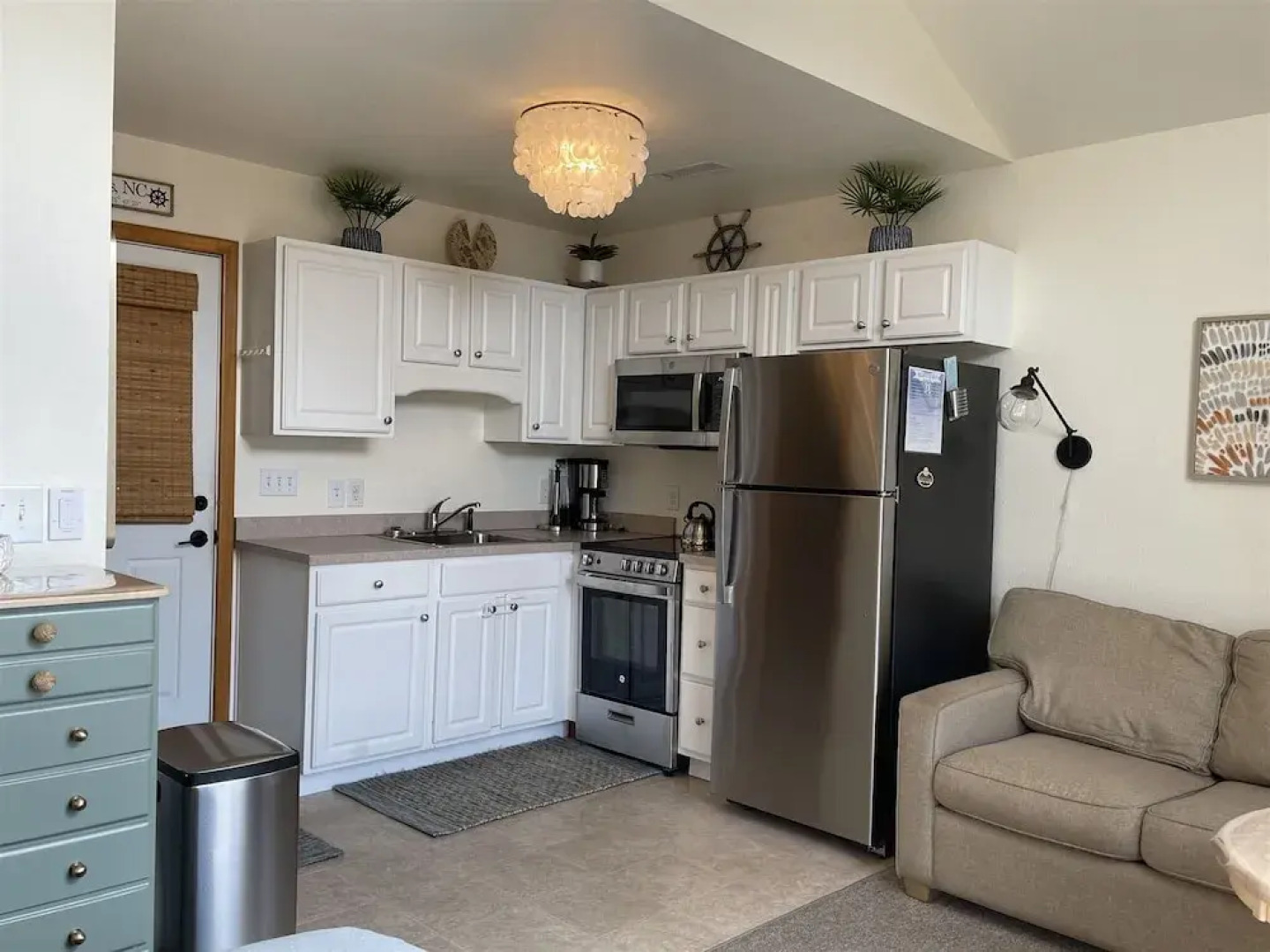 38 Piece Of Heaven Studio Bedroom Condo by RedAwning