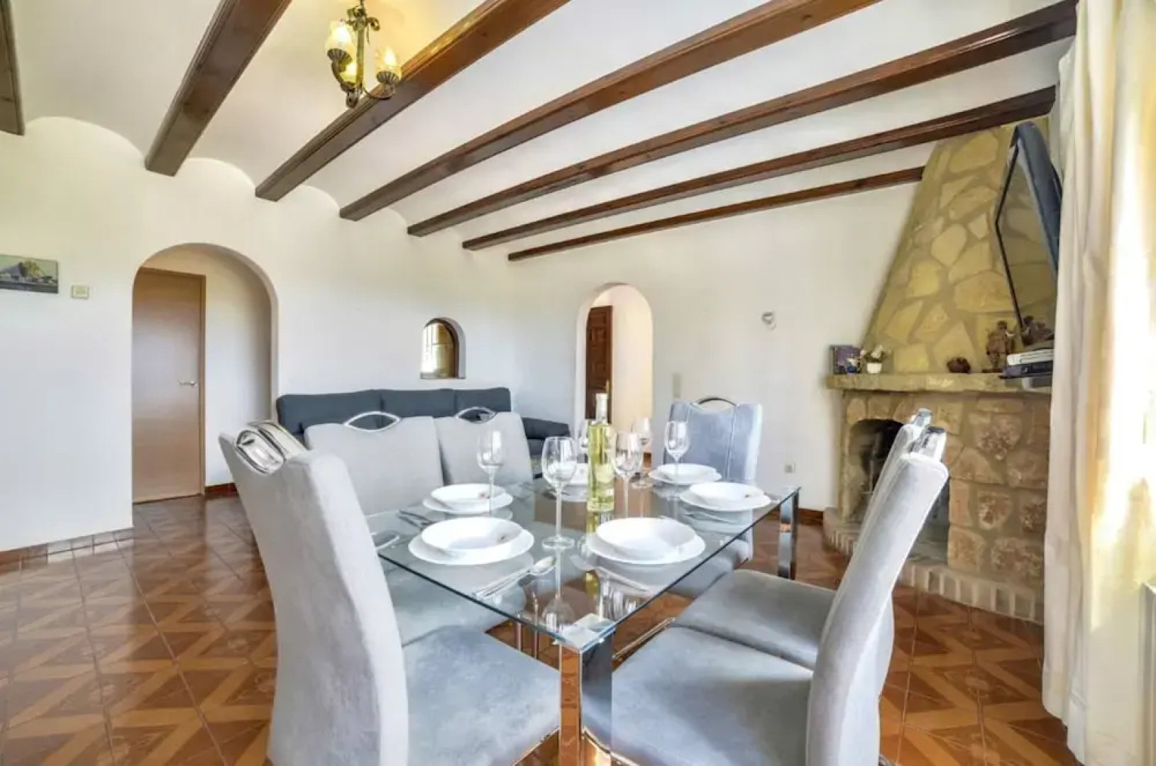 Villa - 6 Bedrooms with Pool - 105026