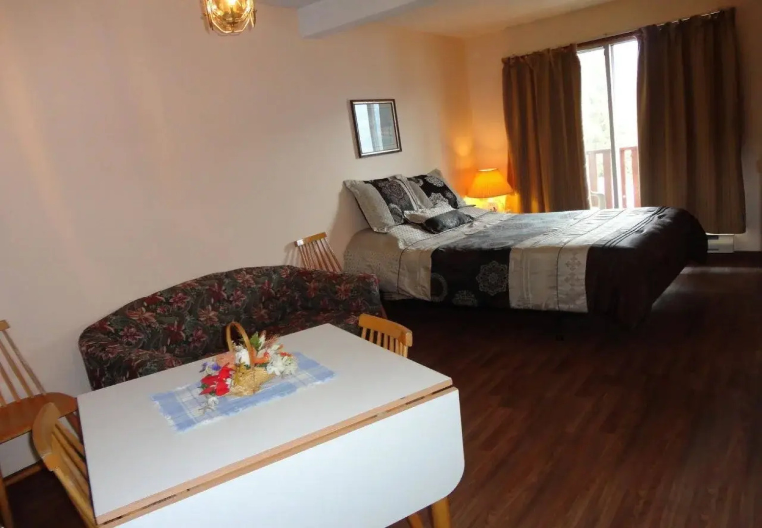 The Mermaid Lodge & Motel