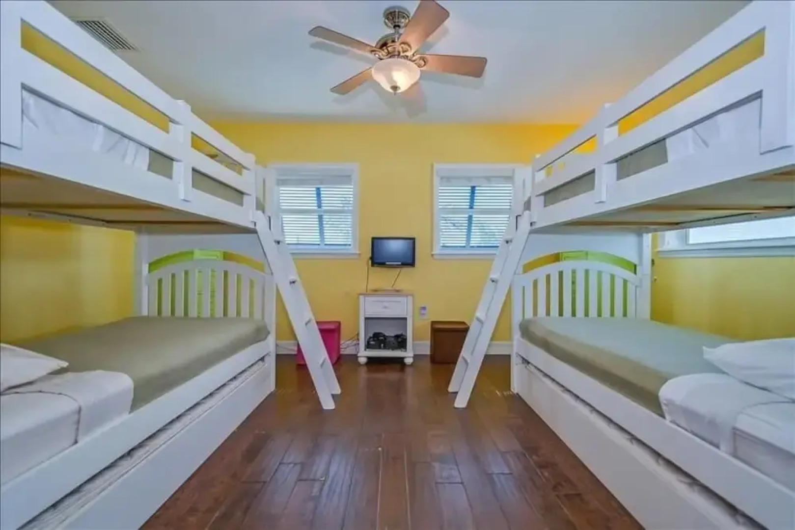 200 Seabreeze Ct - 5Br Home