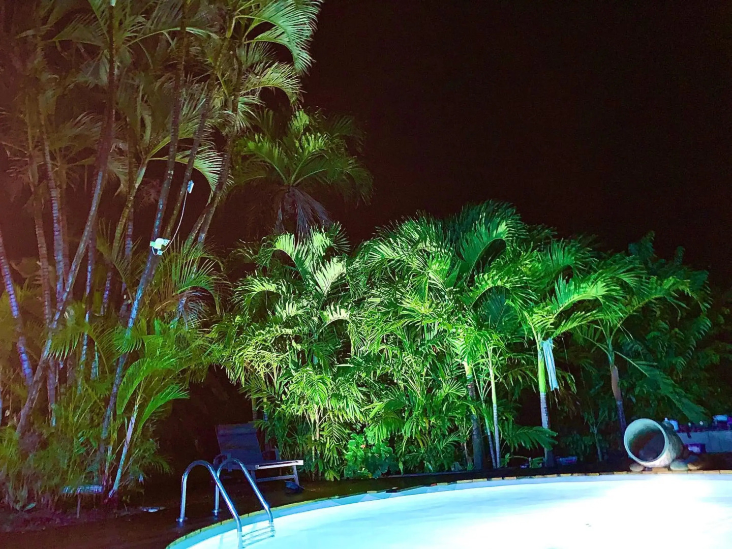 LODGE PAMPLEMOUSSE avec PISCINE privative , dans parc calme à 500 m plage