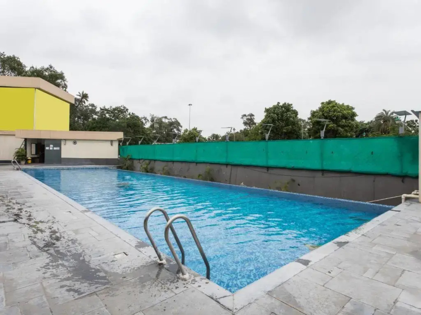 FabHotel Solaris AB Road