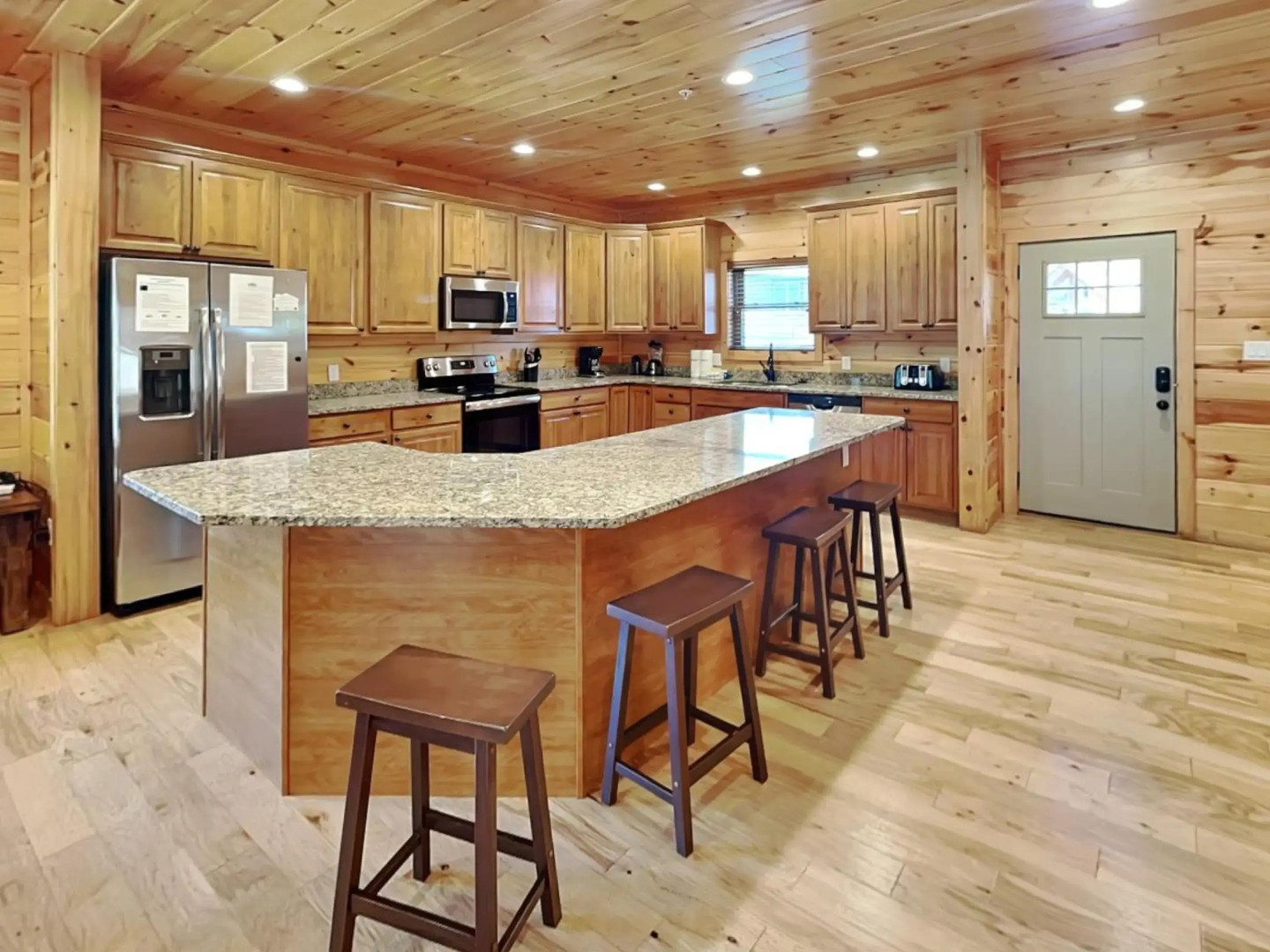 Gatlinburg Escape, 5 Bedrooms, Hot Tub, Arcade, Game Room, Sleeps 16