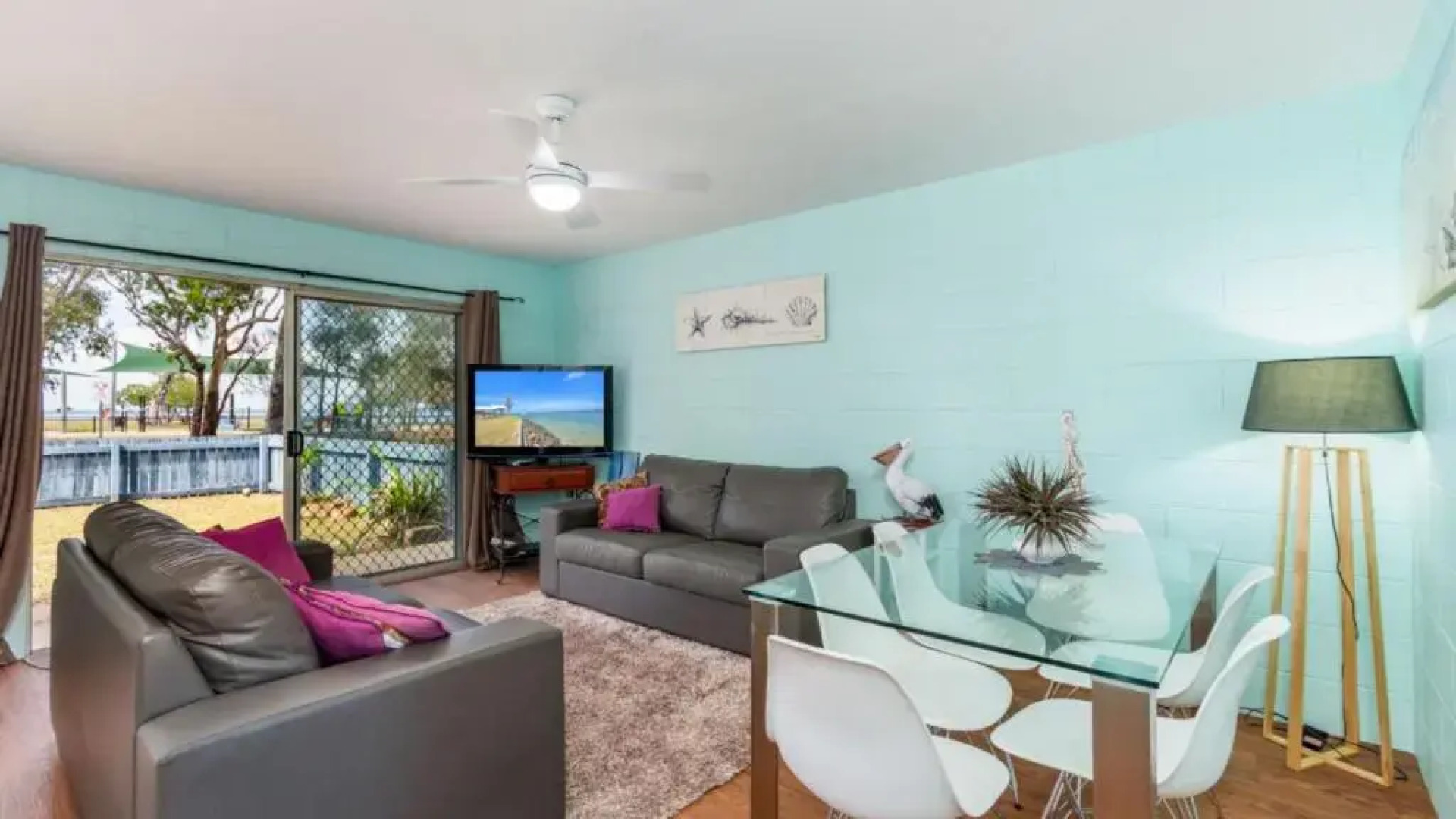 Charm and Comfort in this Ground floor unit with water views! Welsby Pde, Bongaree