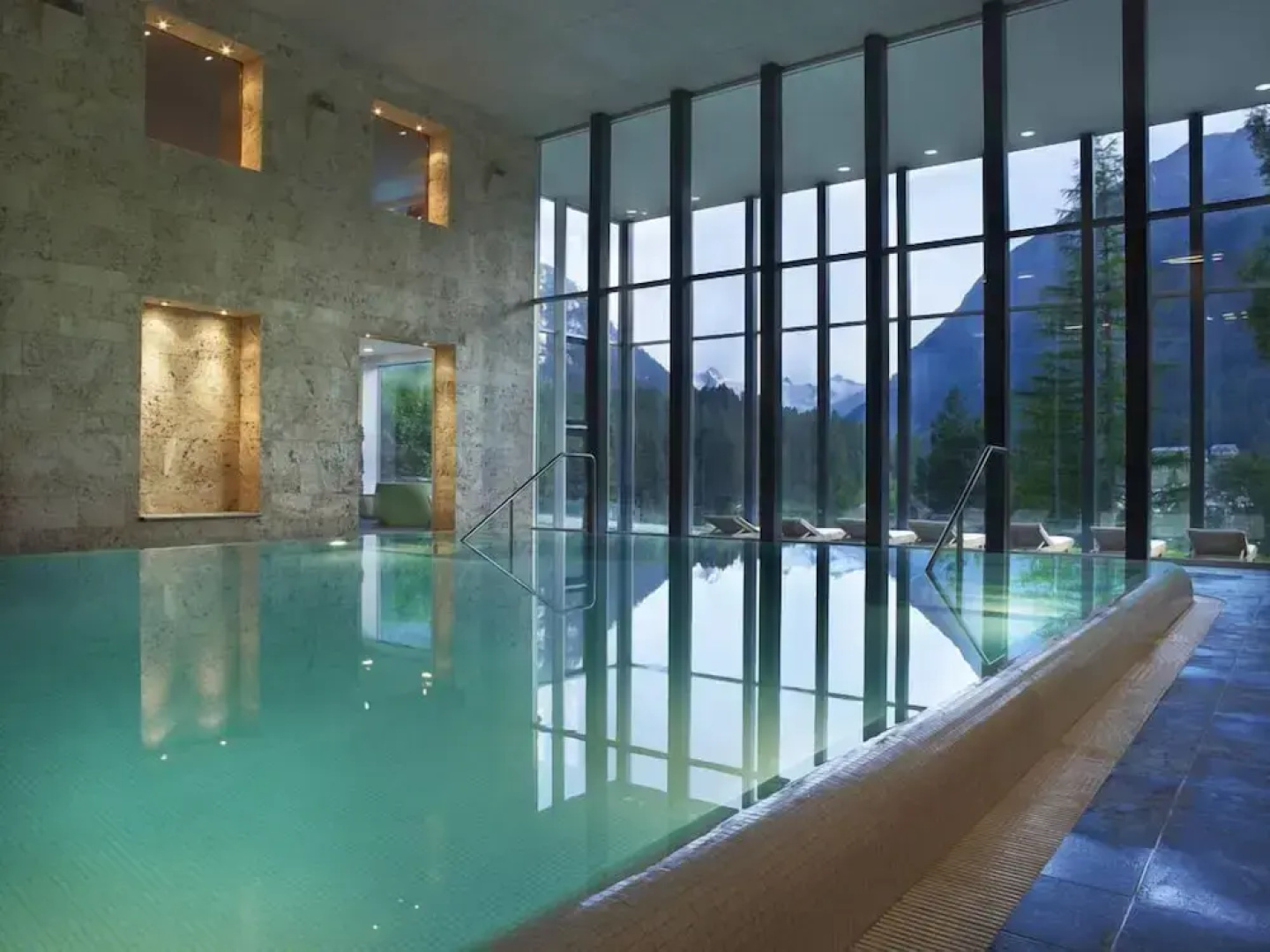 Hotel S