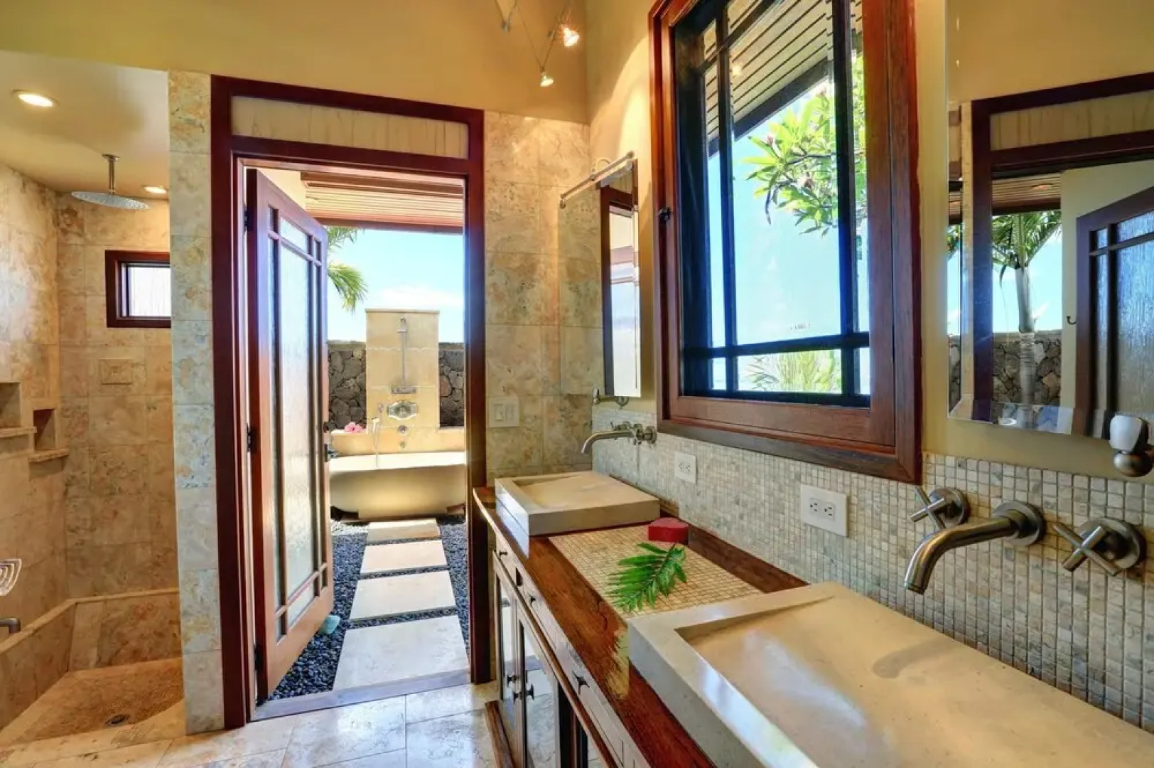 Aloha Spirit Maui 2 Bedroom Home by RedAwning