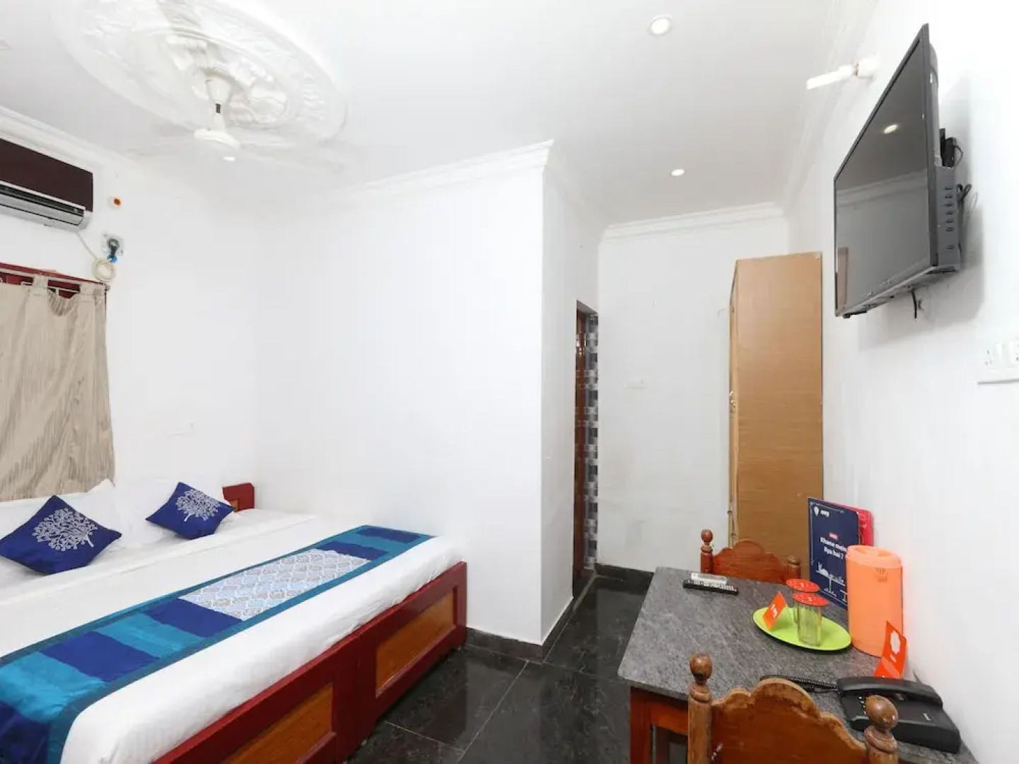 OYO 16067 The Orient Hotel