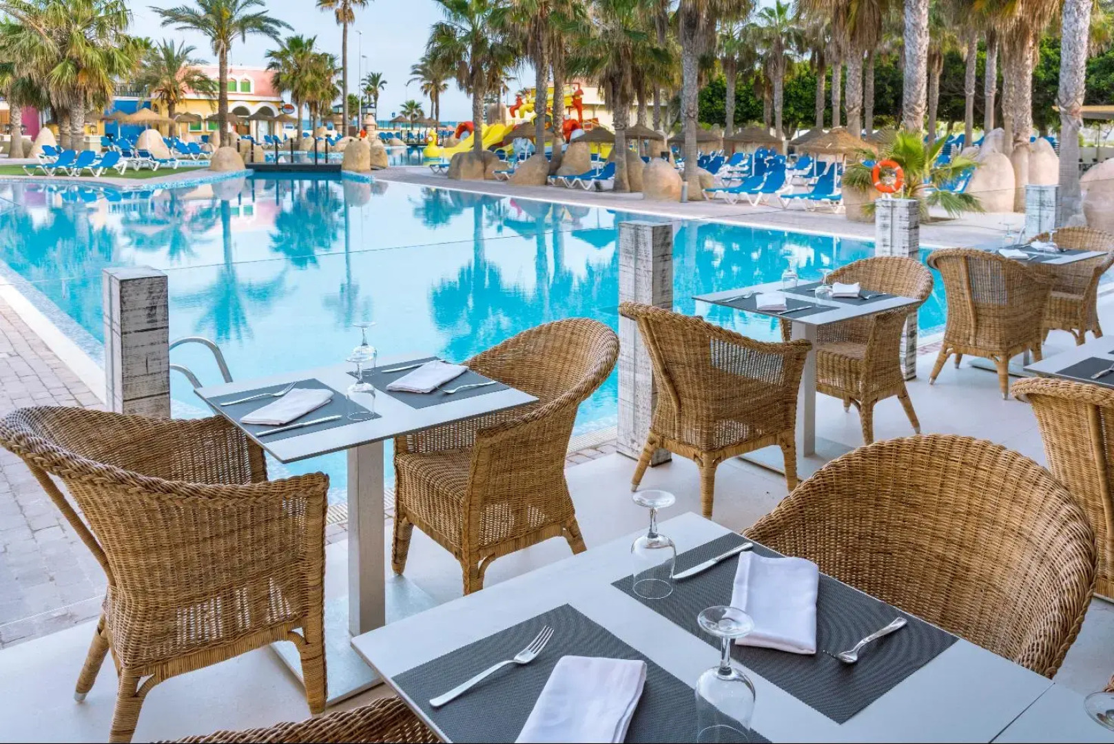 Mediterraneo Bay Hotel & Resort