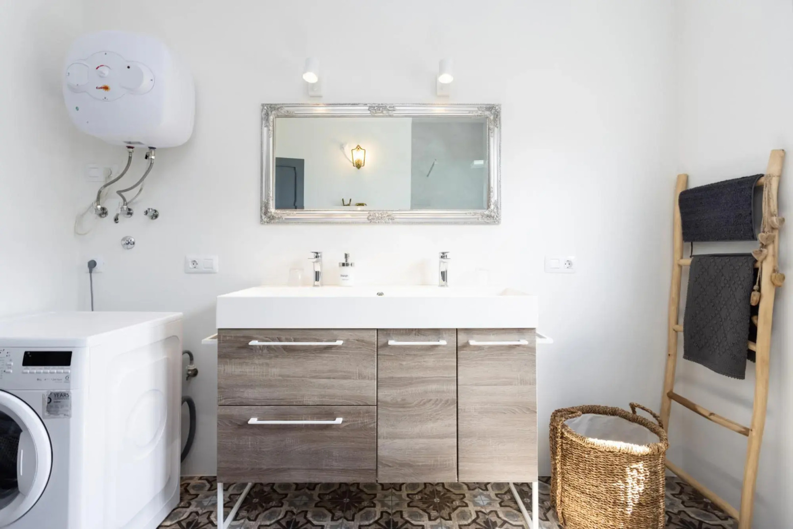 Home2Book Stunning Design House Arafo