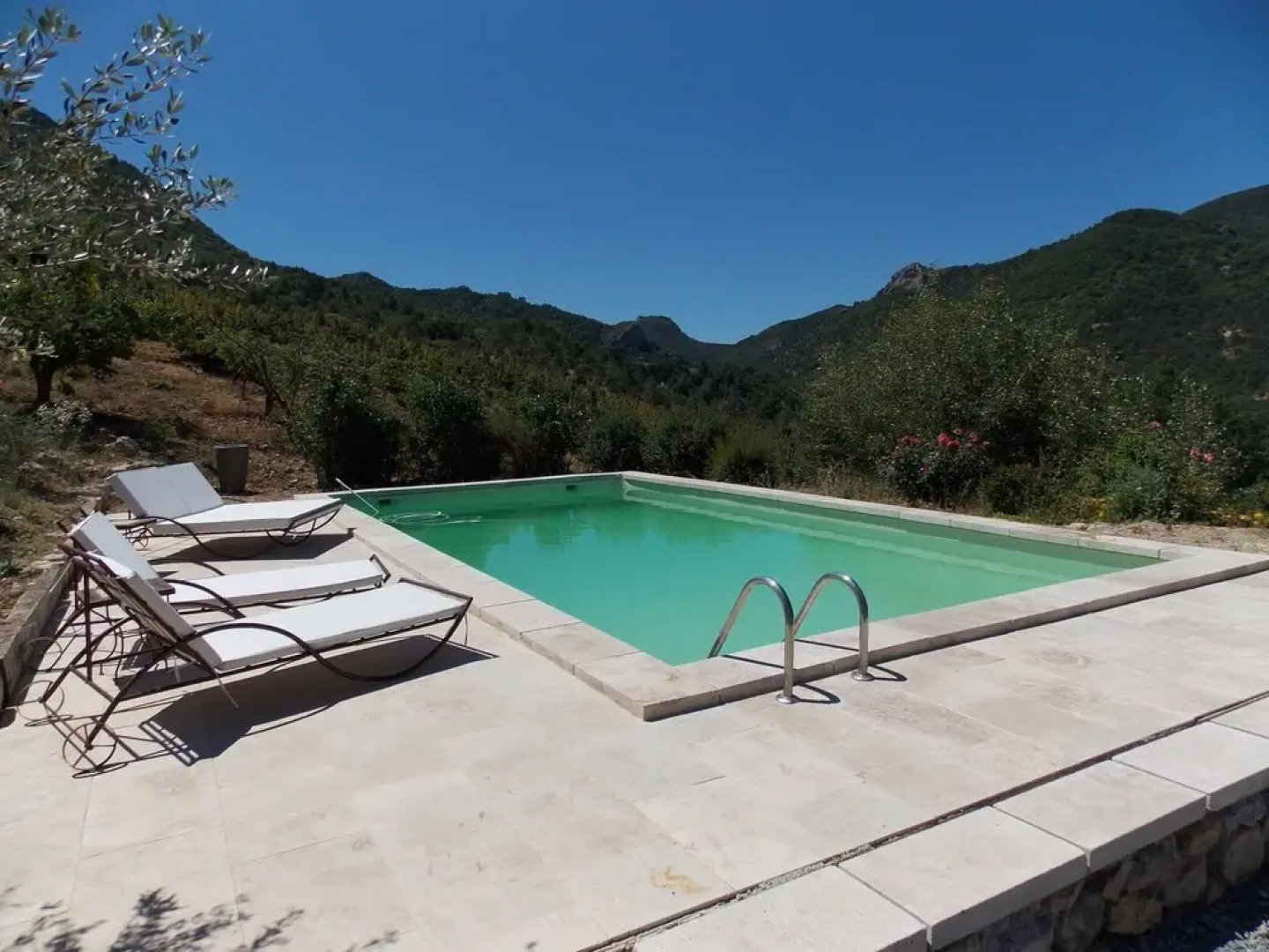 Spacious Holiday Home with Swimming Pool in Montaulieu