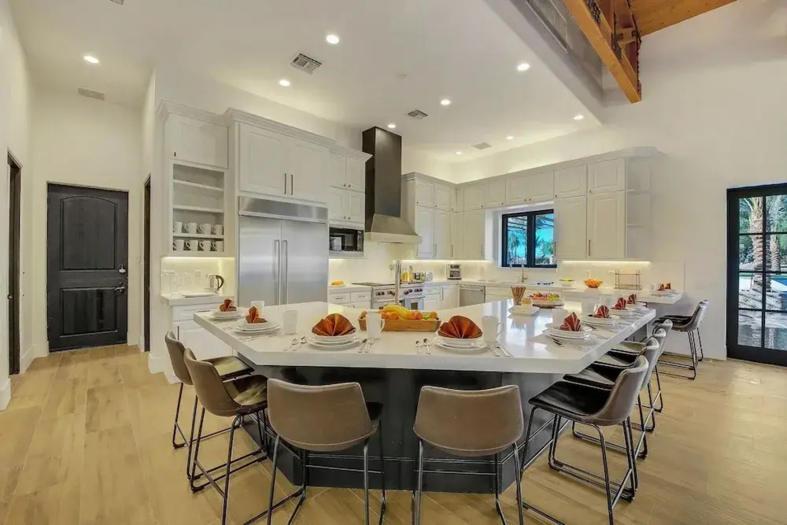 The Stallion Estate Sleeps 24, Theater, Game Room, Pickle Ball