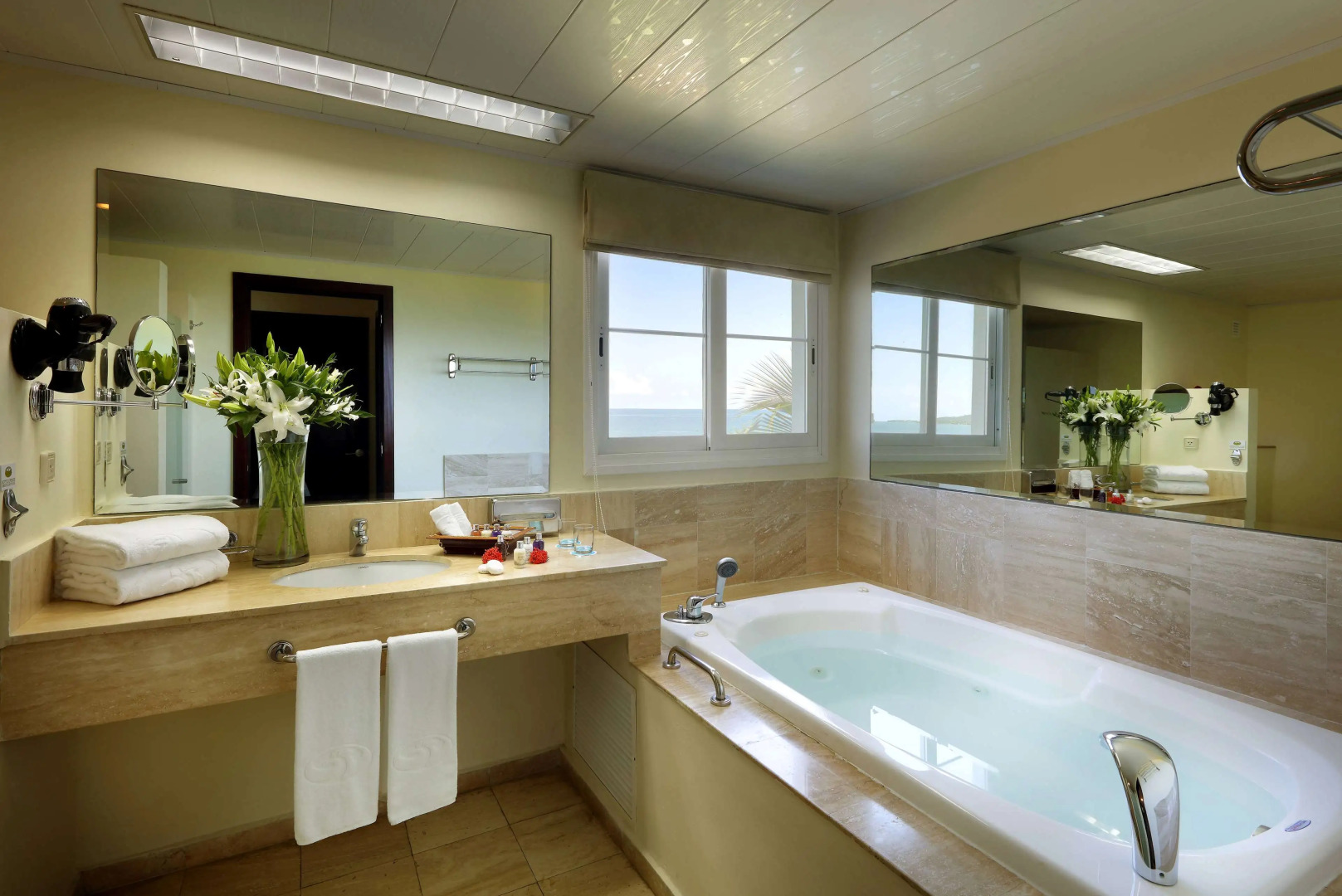 Grand Palladium Lady Hamilton Resort & Spa All Inclusive