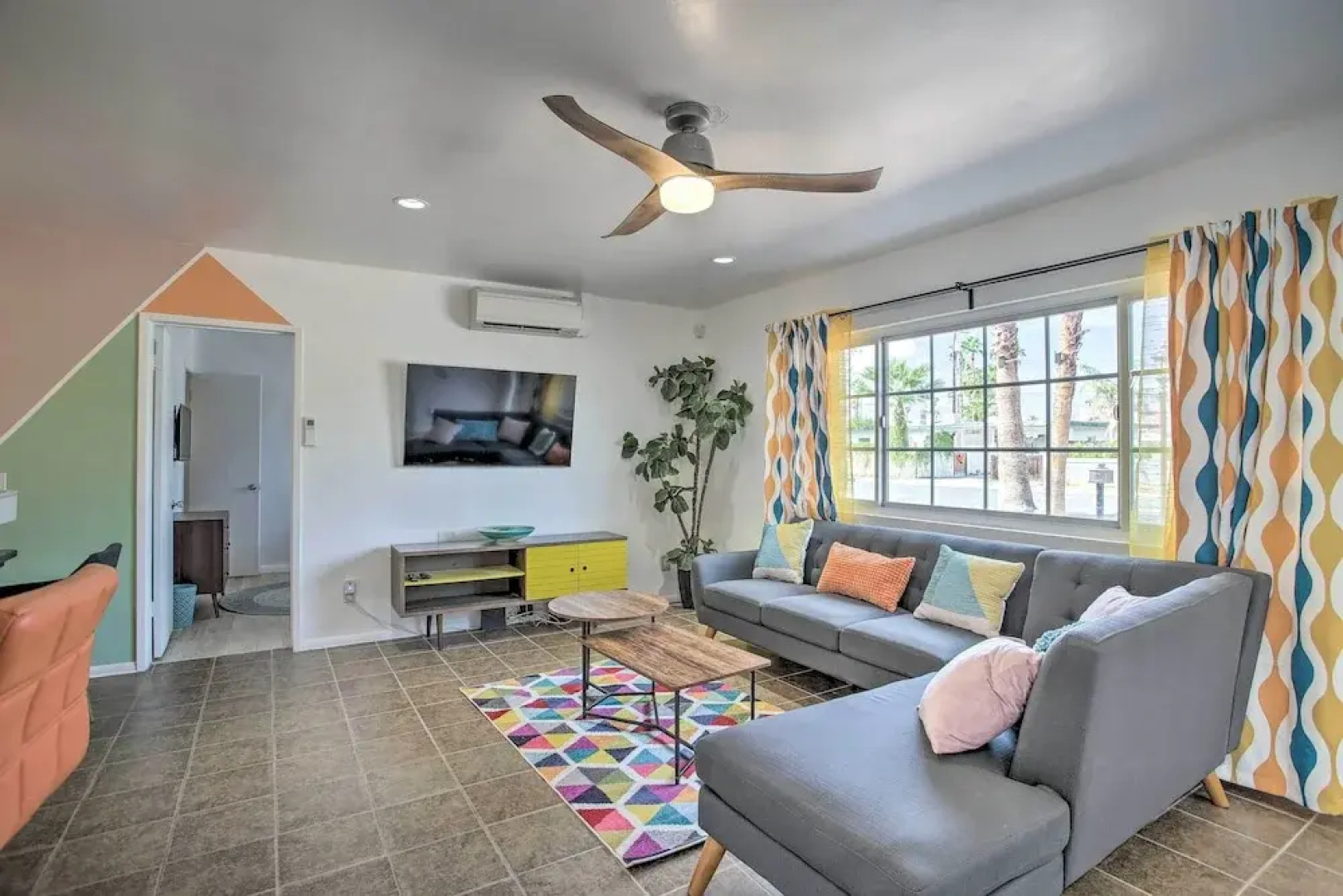 Chic Palm Springs Home w/ Patio, Grill & Yard