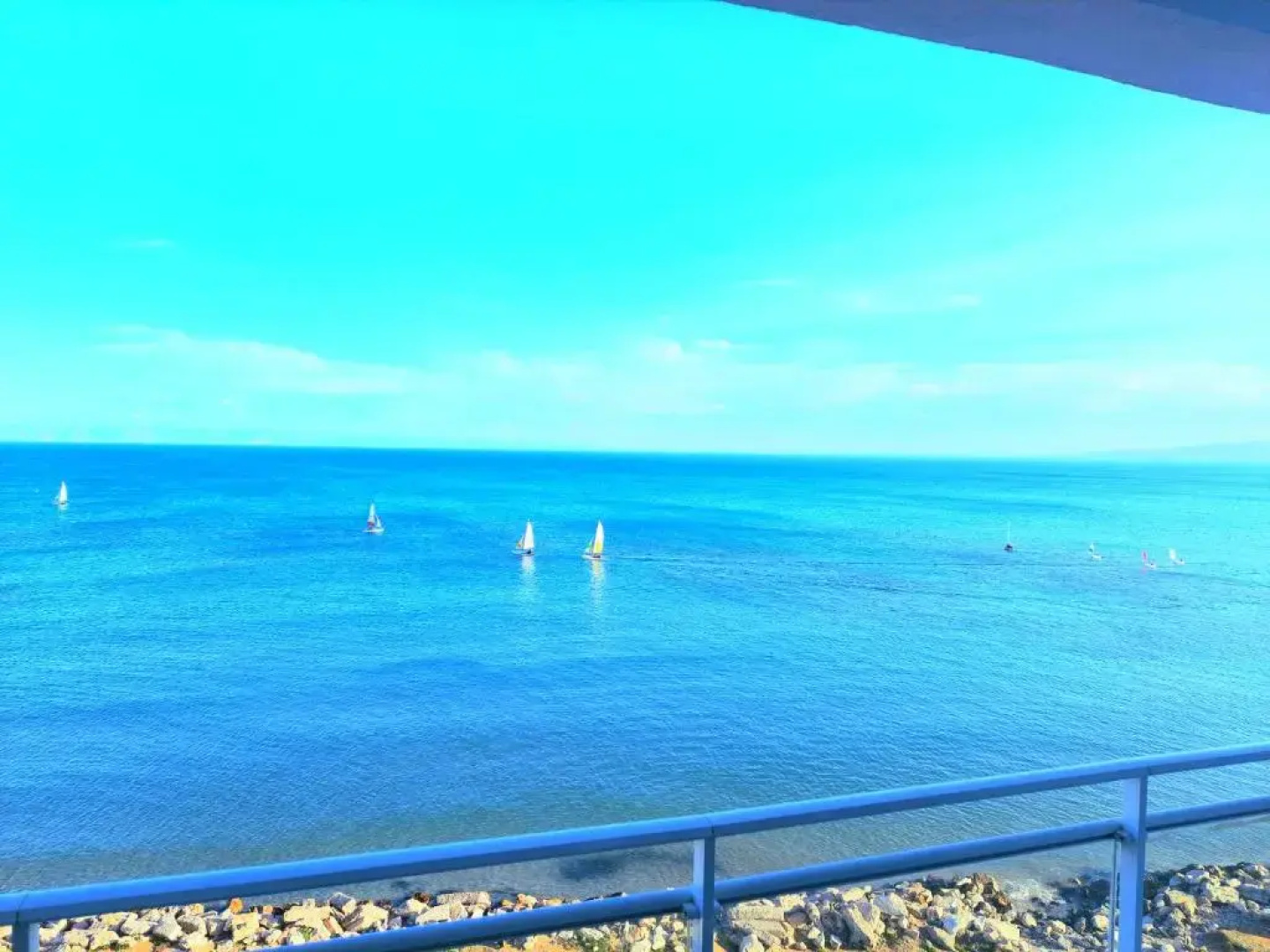 The bleu sea