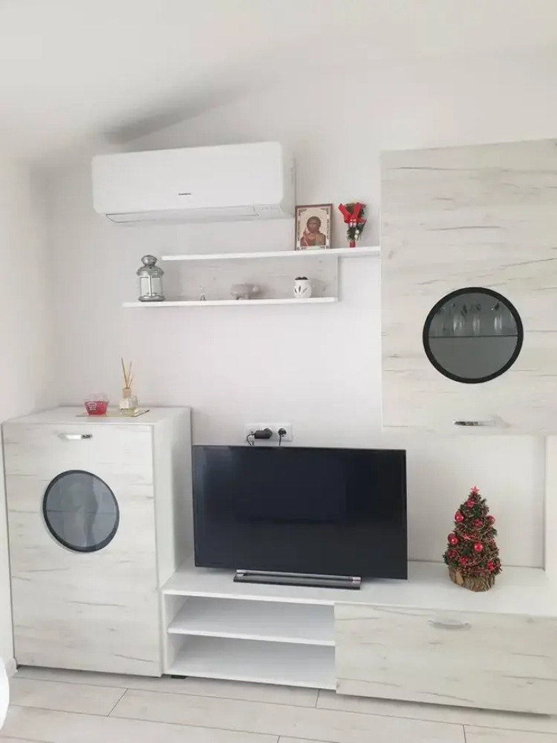 2-bed - Sleeps 4 - With Parking
