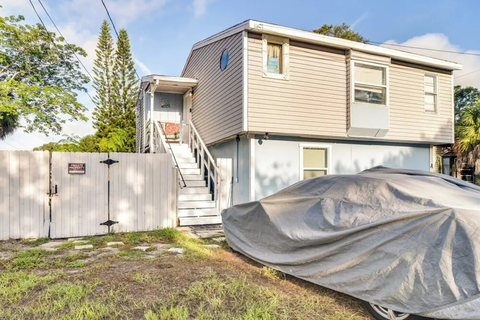 Remodeled Seminole Apt + Yard: 3 Mi to Beach!