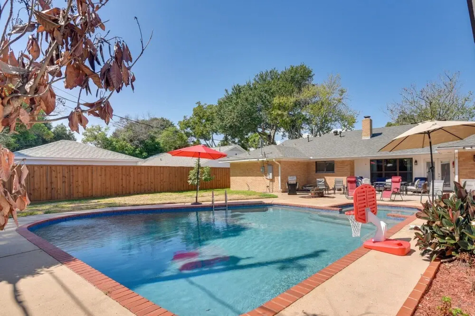 Seabrook Getaway: 5 Mi to Nasa Control Center!