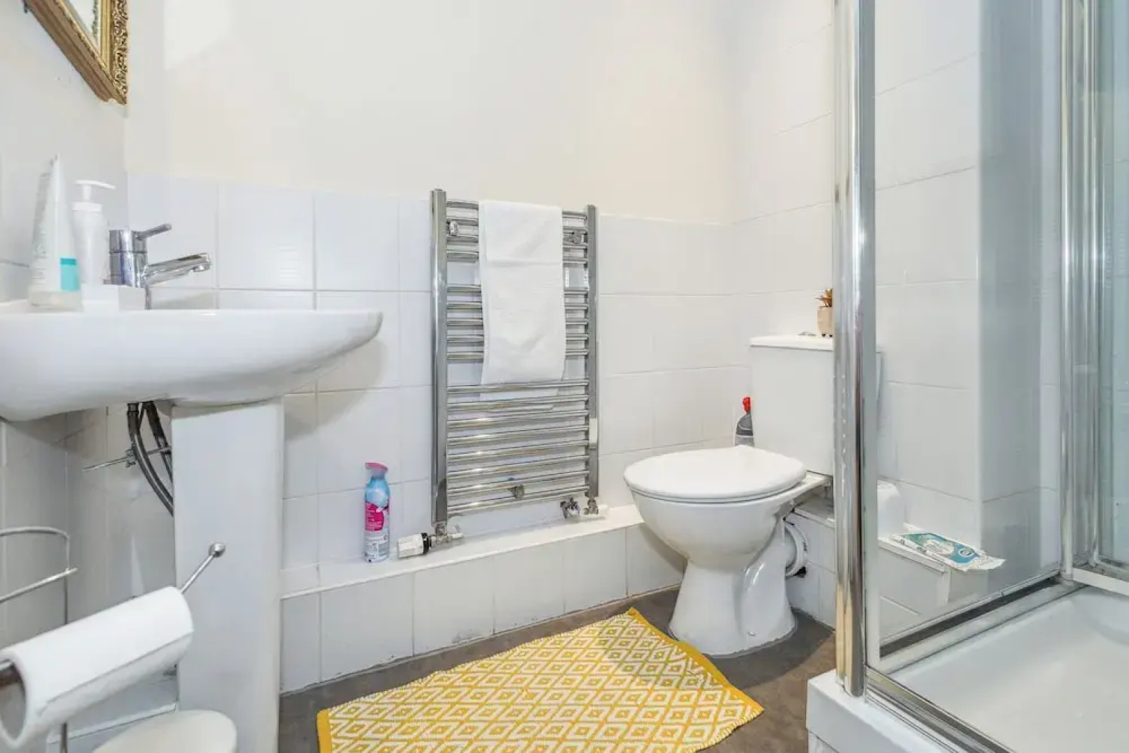 2 Bed Apartment - Sleeps 5 - Wifi - Parking - Pets