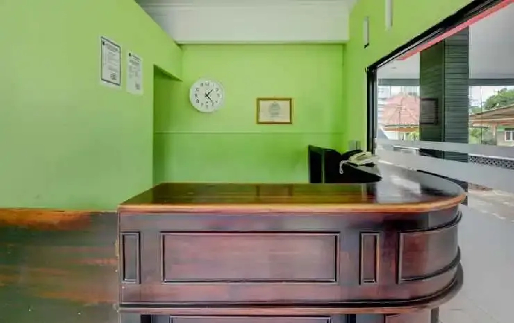 OYO 90448 Hotel Indah Savana