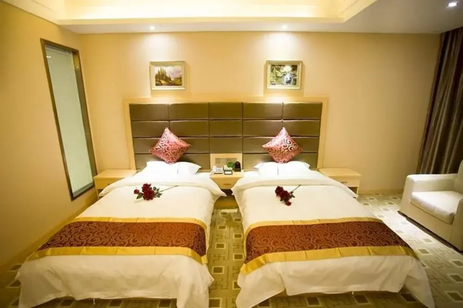 Ankang Yuting Fashion Hotel