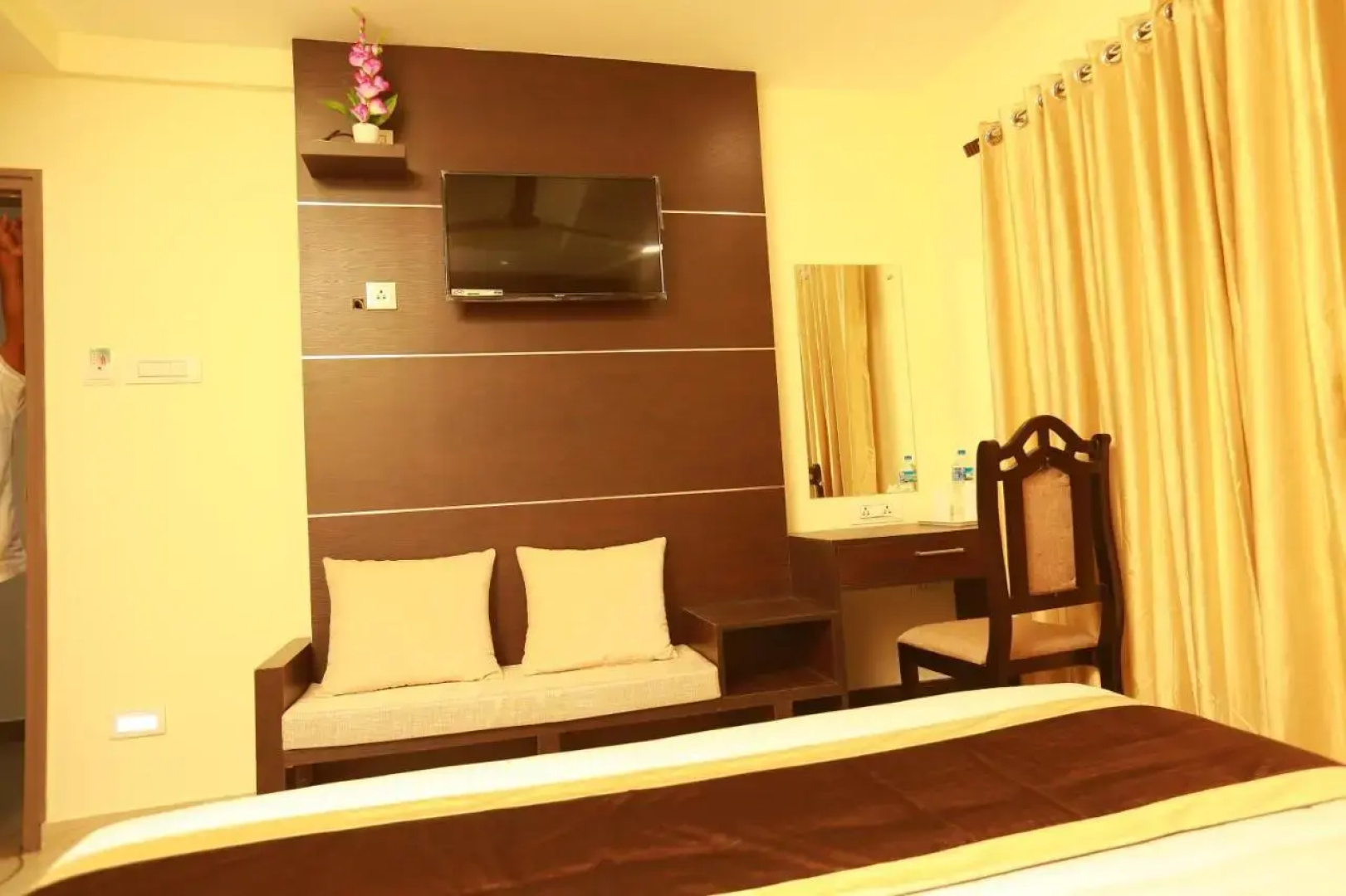 The Crescent Suites