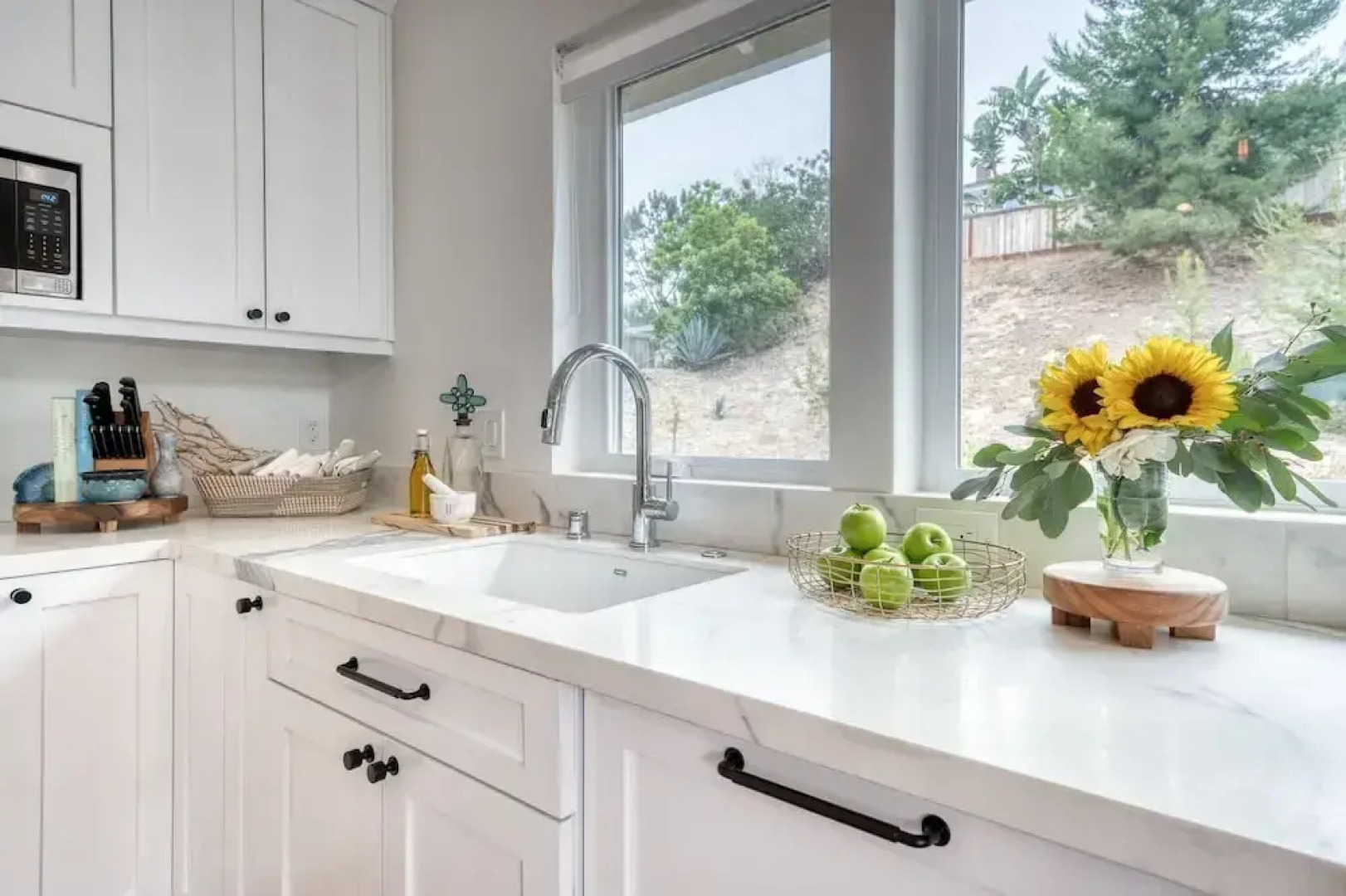 727 Sonrisa St 1 Bedroom Home by RedAwning