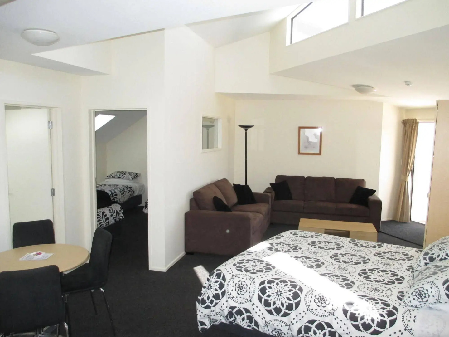 Bay Crest Motor Lodge