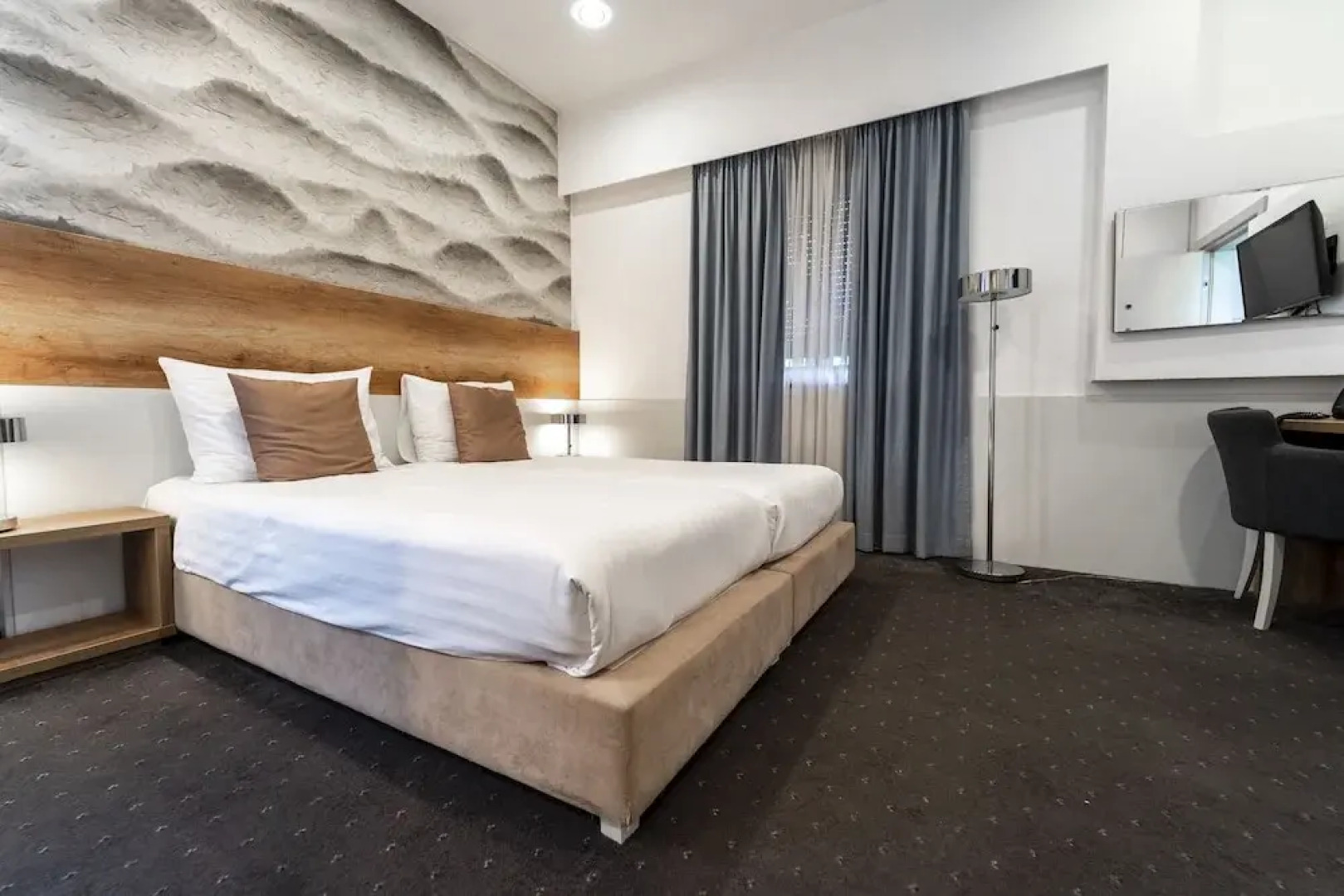 Santiny Hotel & Restaurant