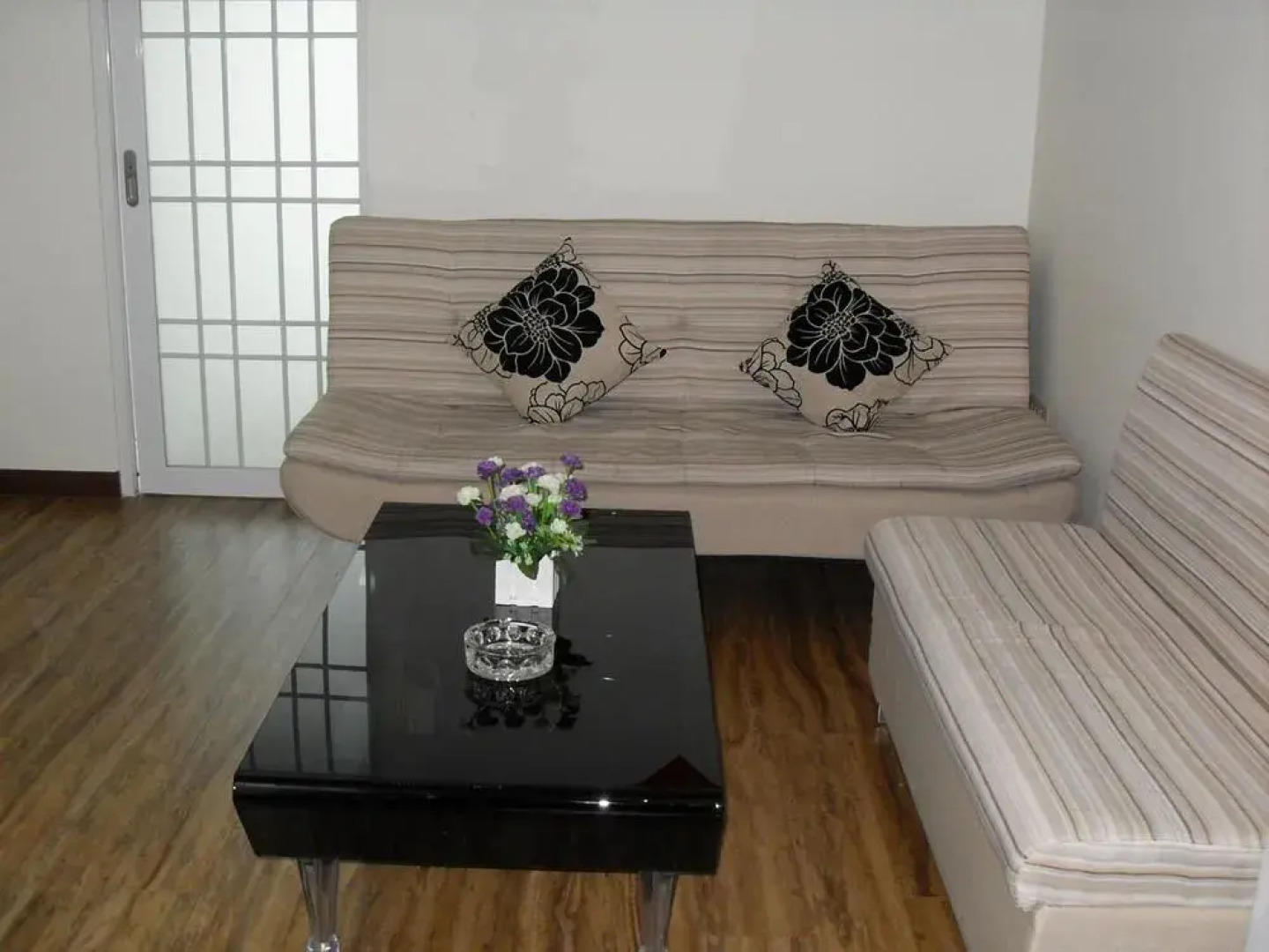 Guilin Li Show Short Rent Apartment