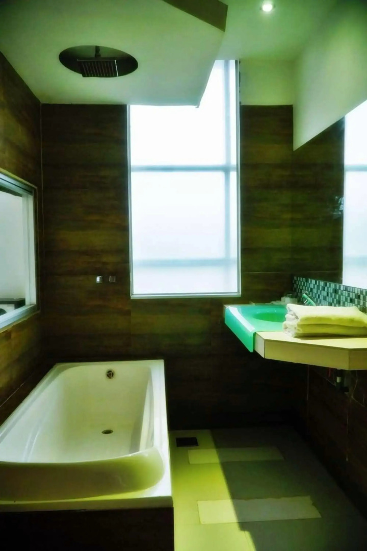 Space Hotel by Papaho