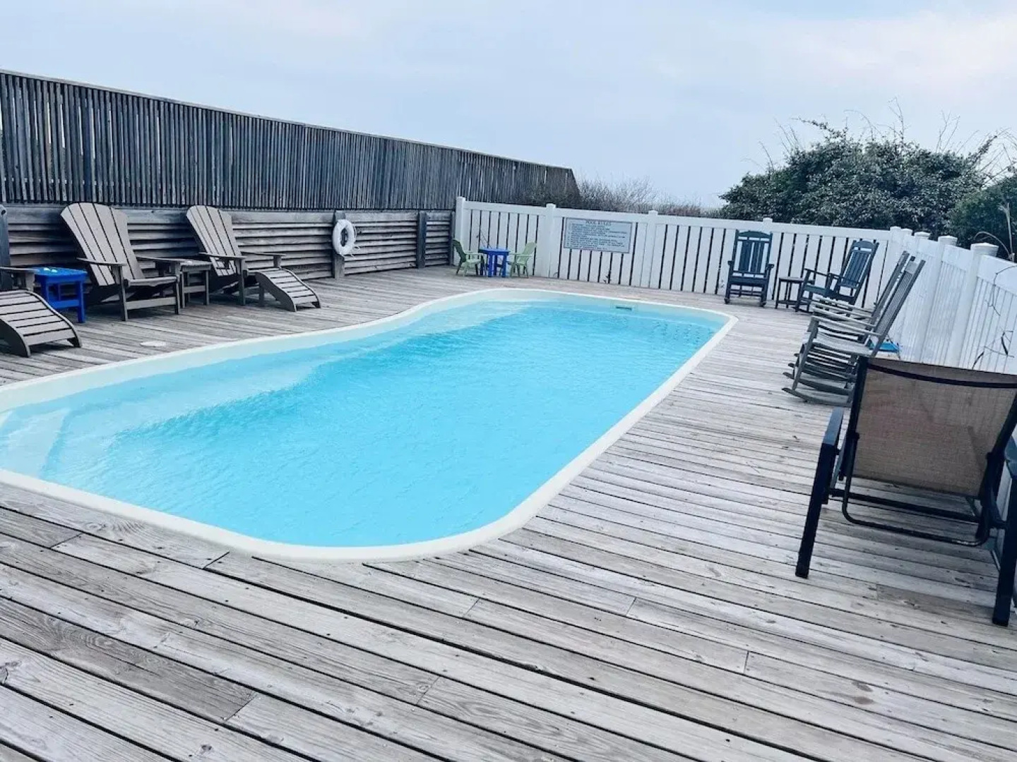 Sunny Times 4 Bedroom Home by RedAwning