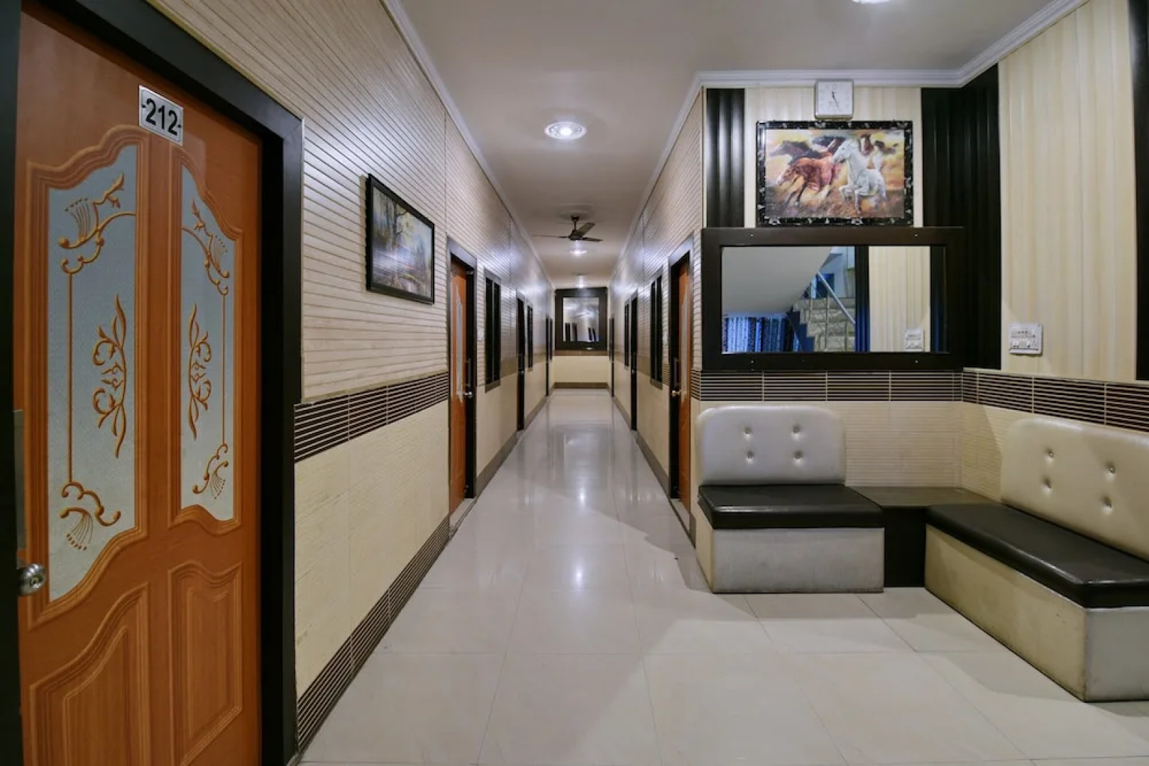 Mehfil Hotel by OYO Rooms