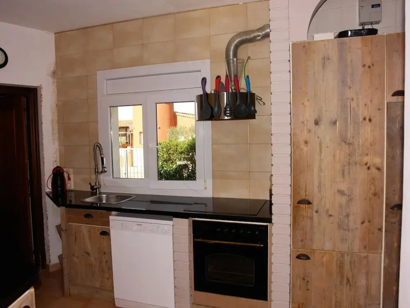 Spacious Villa in Vilacolum With Swimming Pool