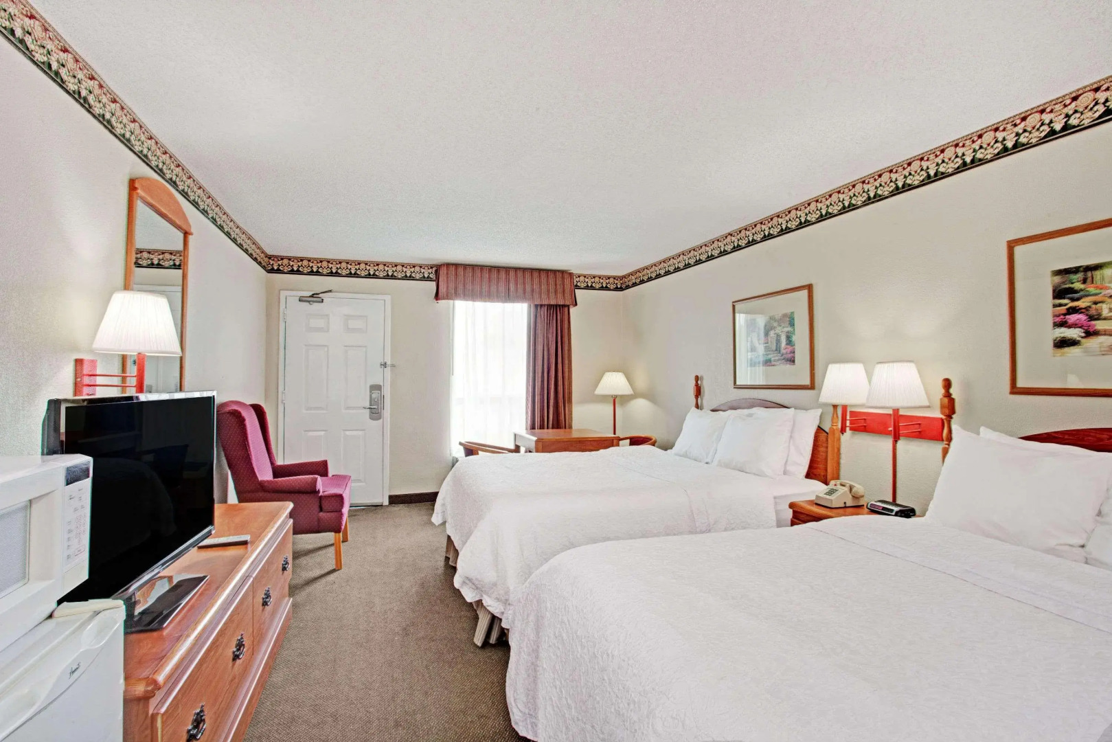 Days Inn & Suites by Wyndham Collierville Germantown Area