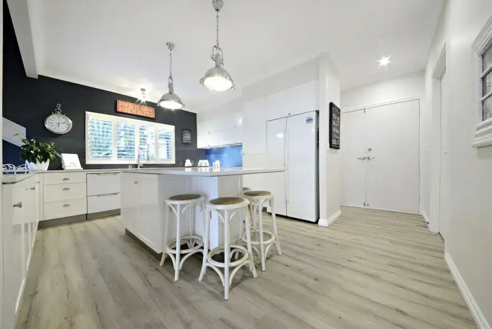 Crusoe's Beach House Ocean Views