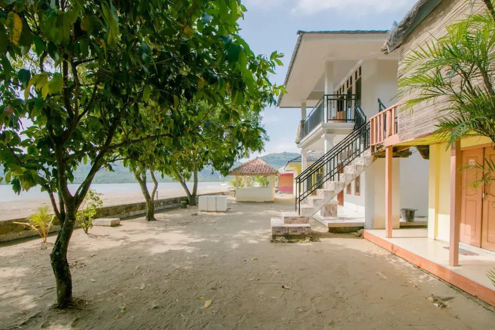 Hotel Ratu Pantai by OYO Rooms