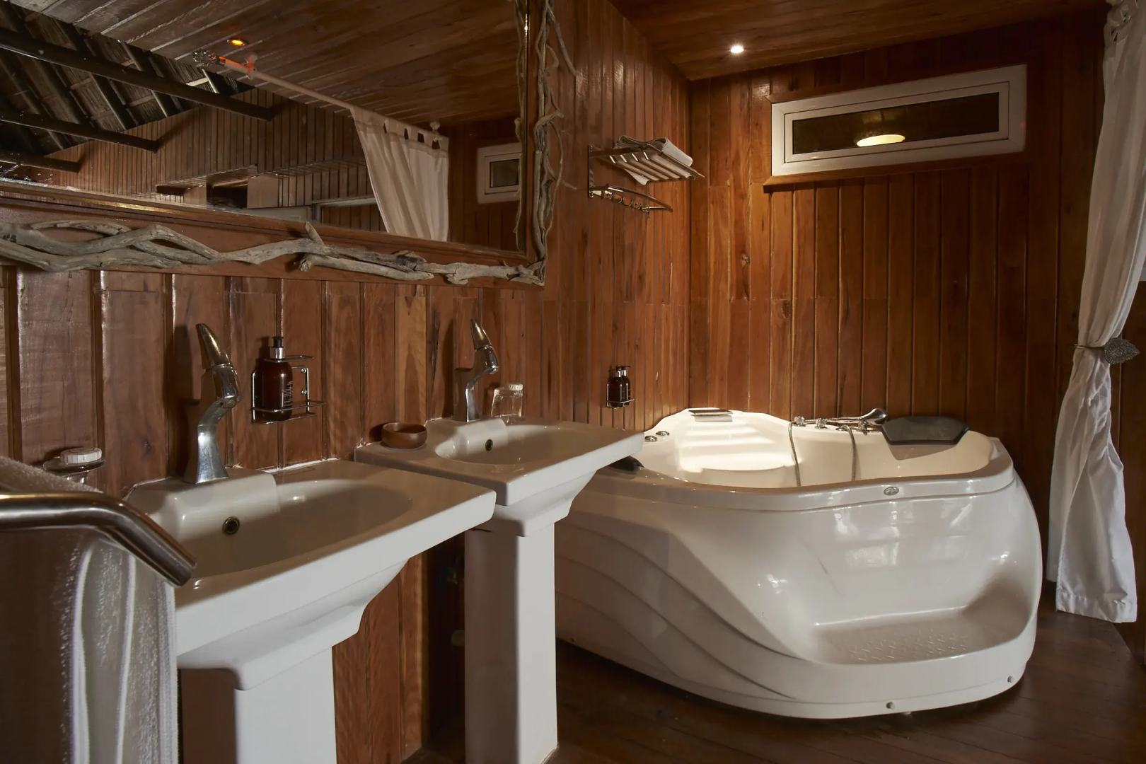 Catembe Gallery Hotel