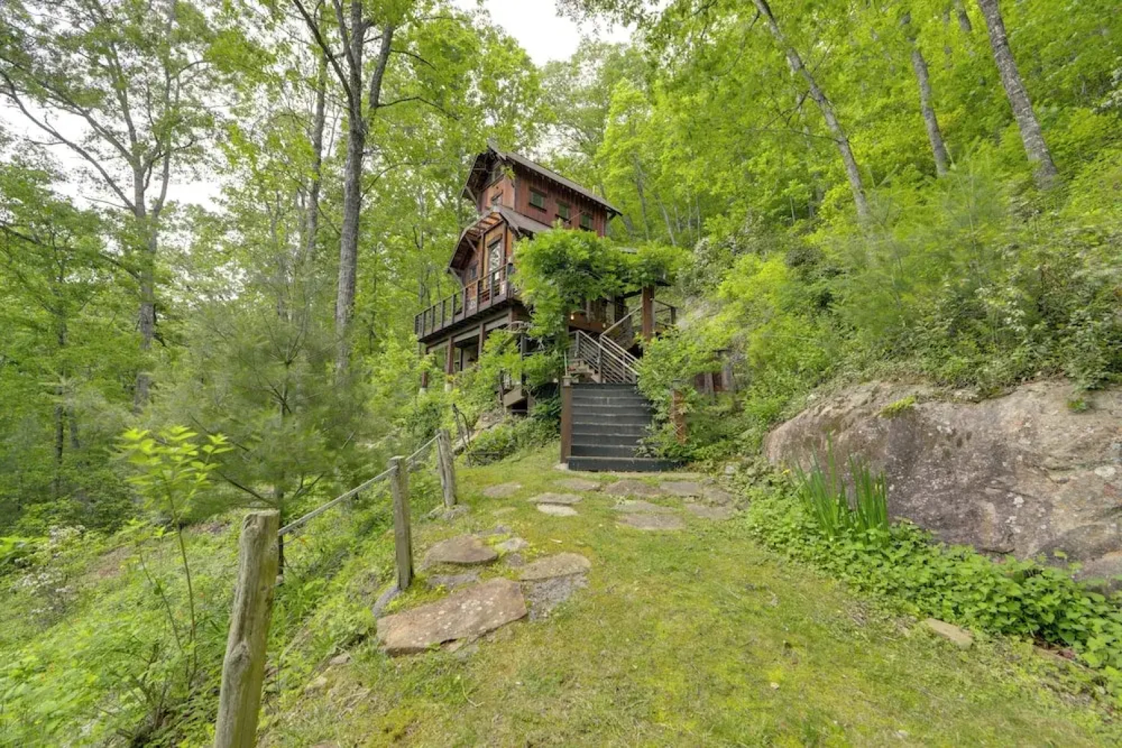 Waterfall Views - 'blue Ghost' Cabin in Cullowhee!