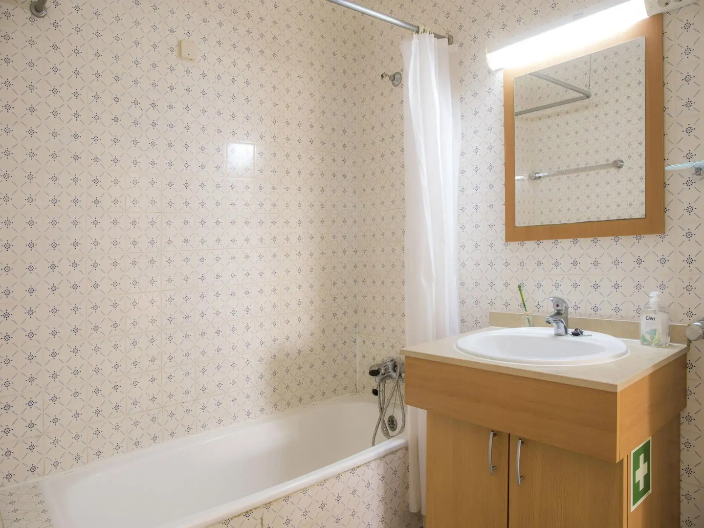 A27 - Secluded Apartment 2 Minutes from the Center