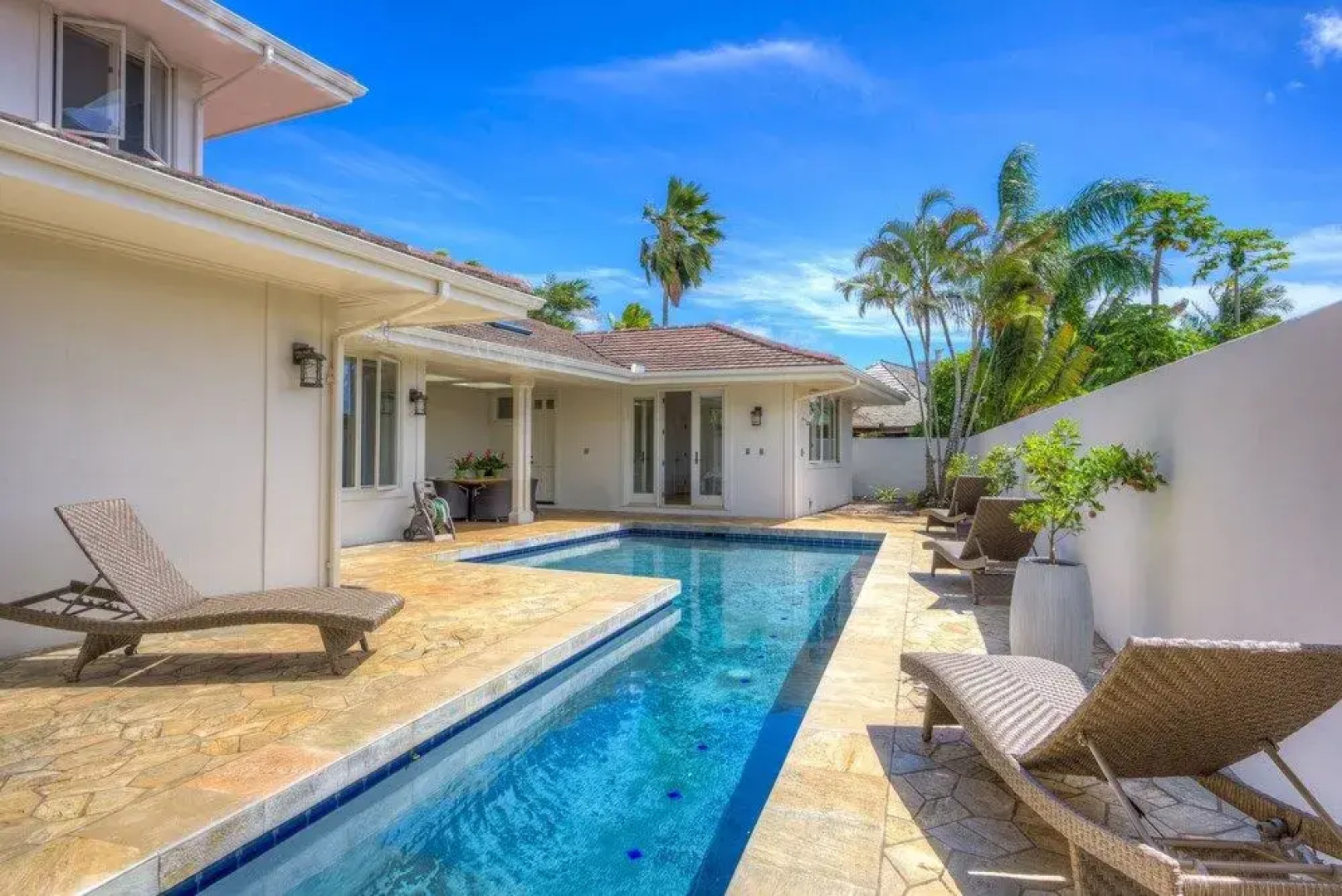 Pau Laka 5 Bedroom Home by RedAwning