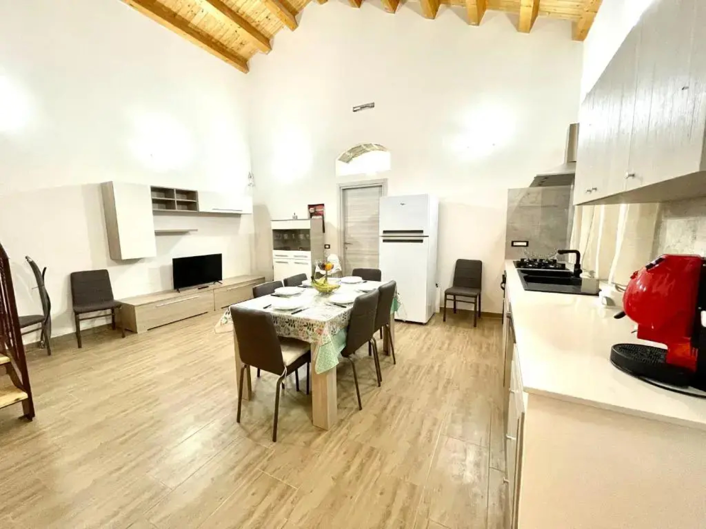 Villa Nunzia con piscina, sauna e idromassaggio.