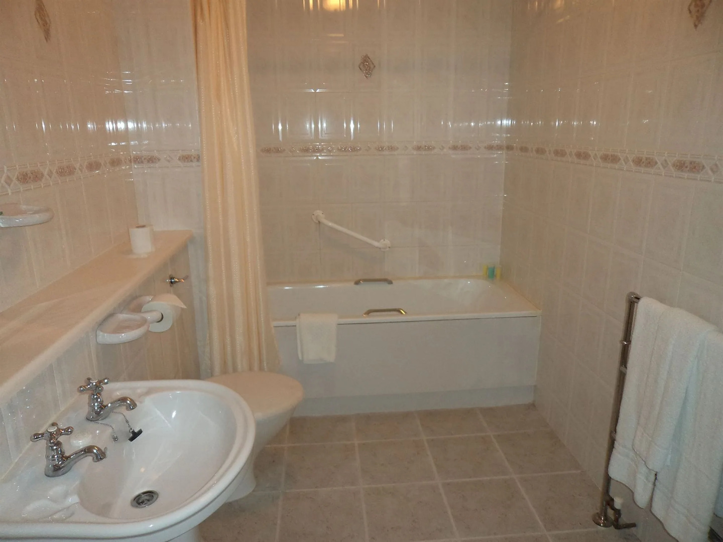 Woodford Dolmen Hotel