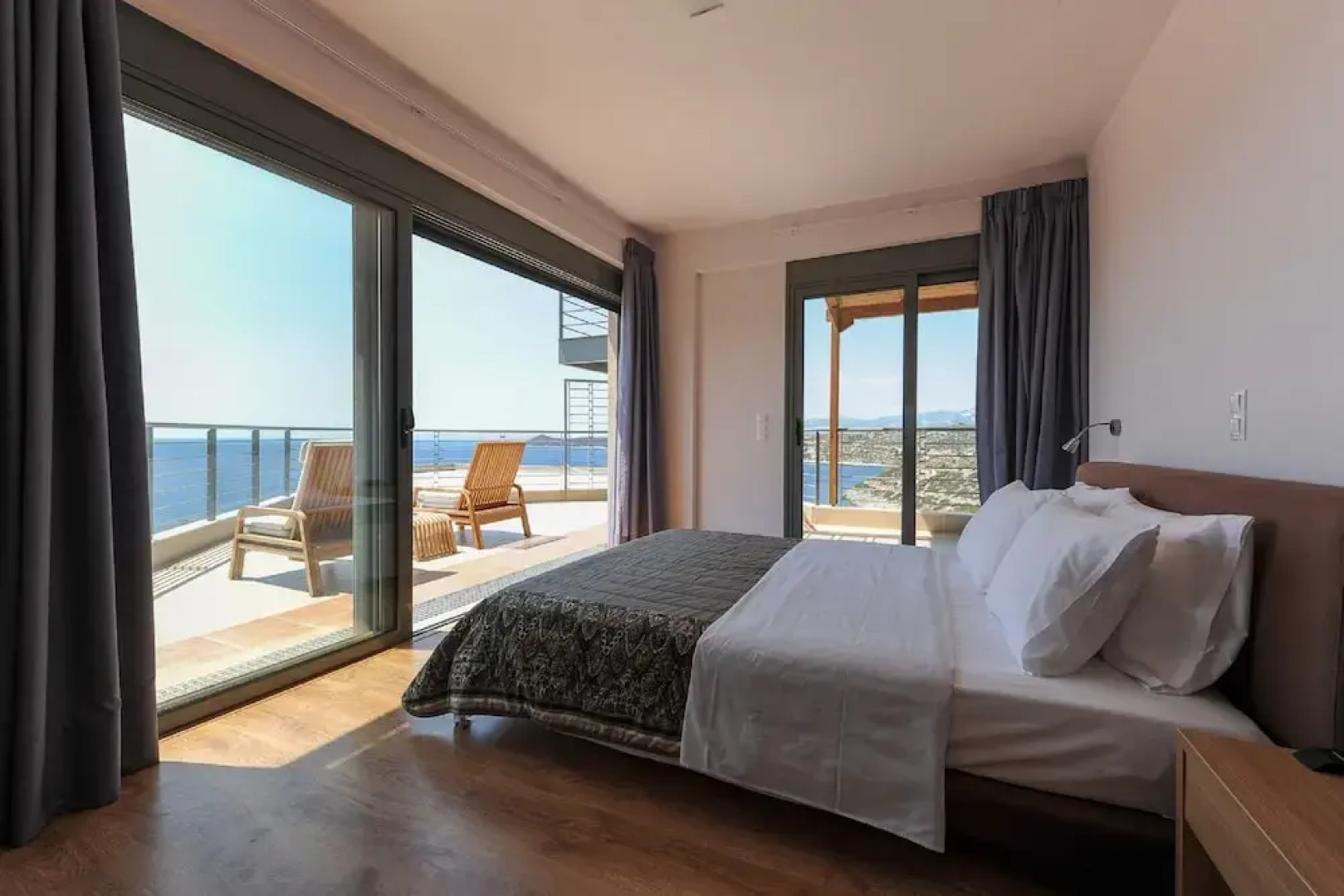 Villa Nefeli - Six Bedroom Villa