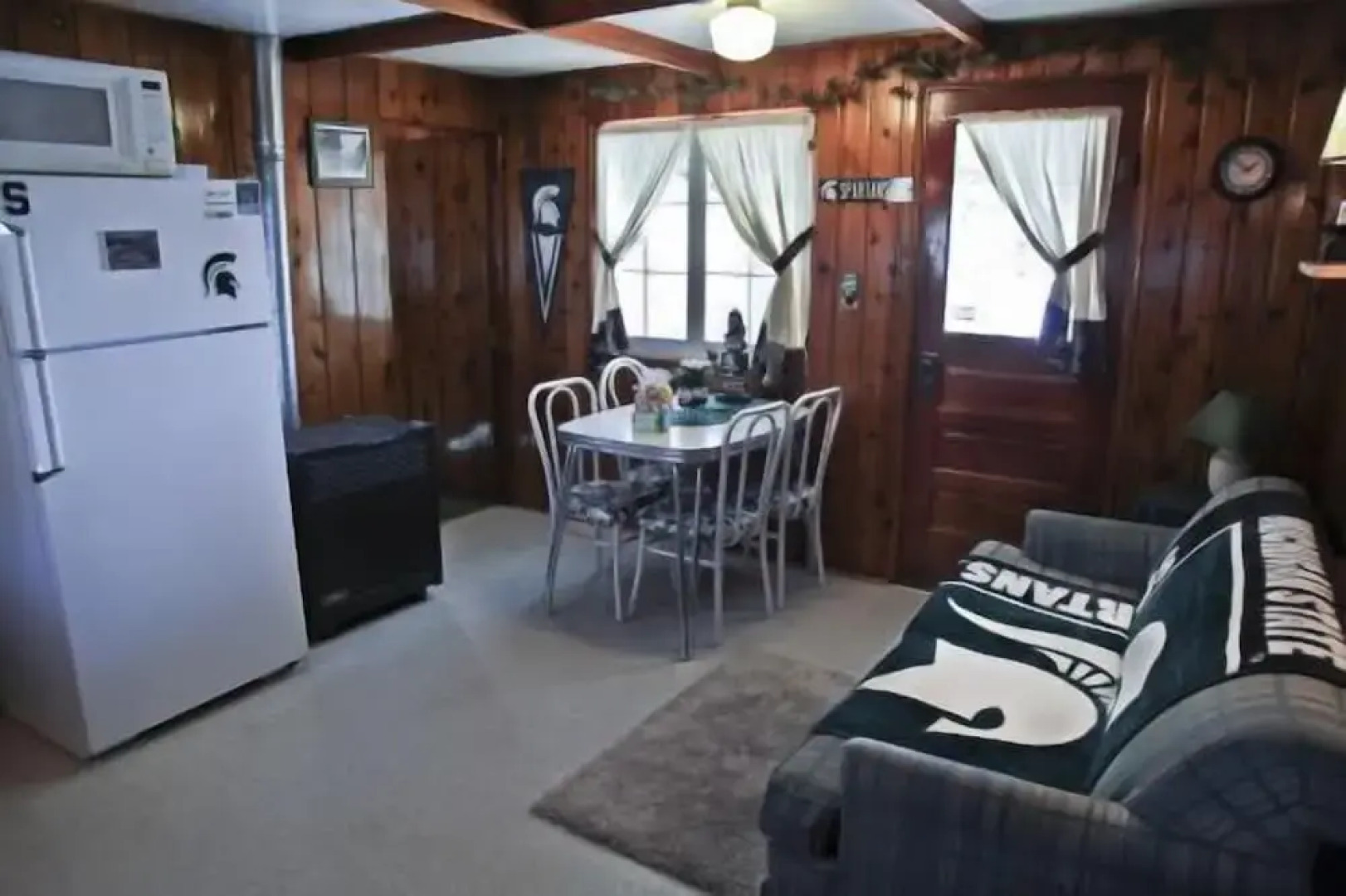 #1 - Cedar Village 2 Bedroom Cabin by RedAwning