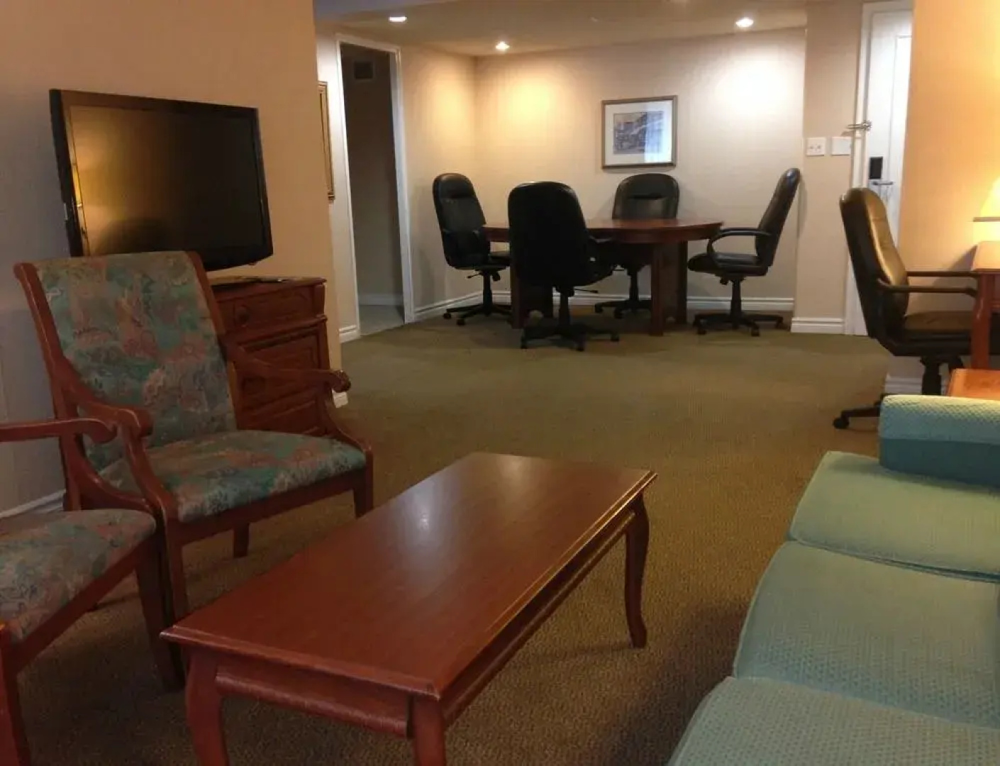 Capital Hill Hotel & Suites